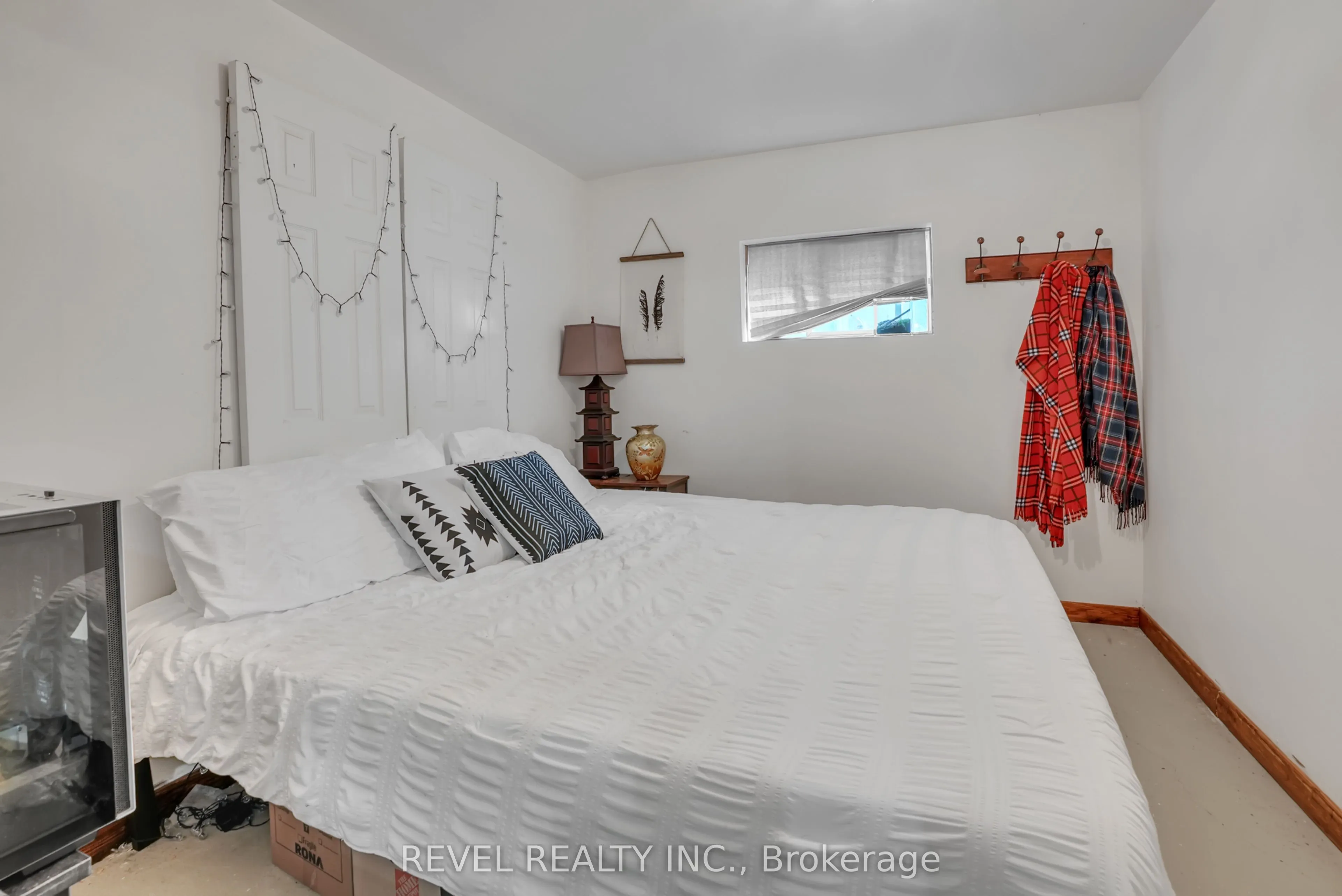 43 Manitou Crescent
