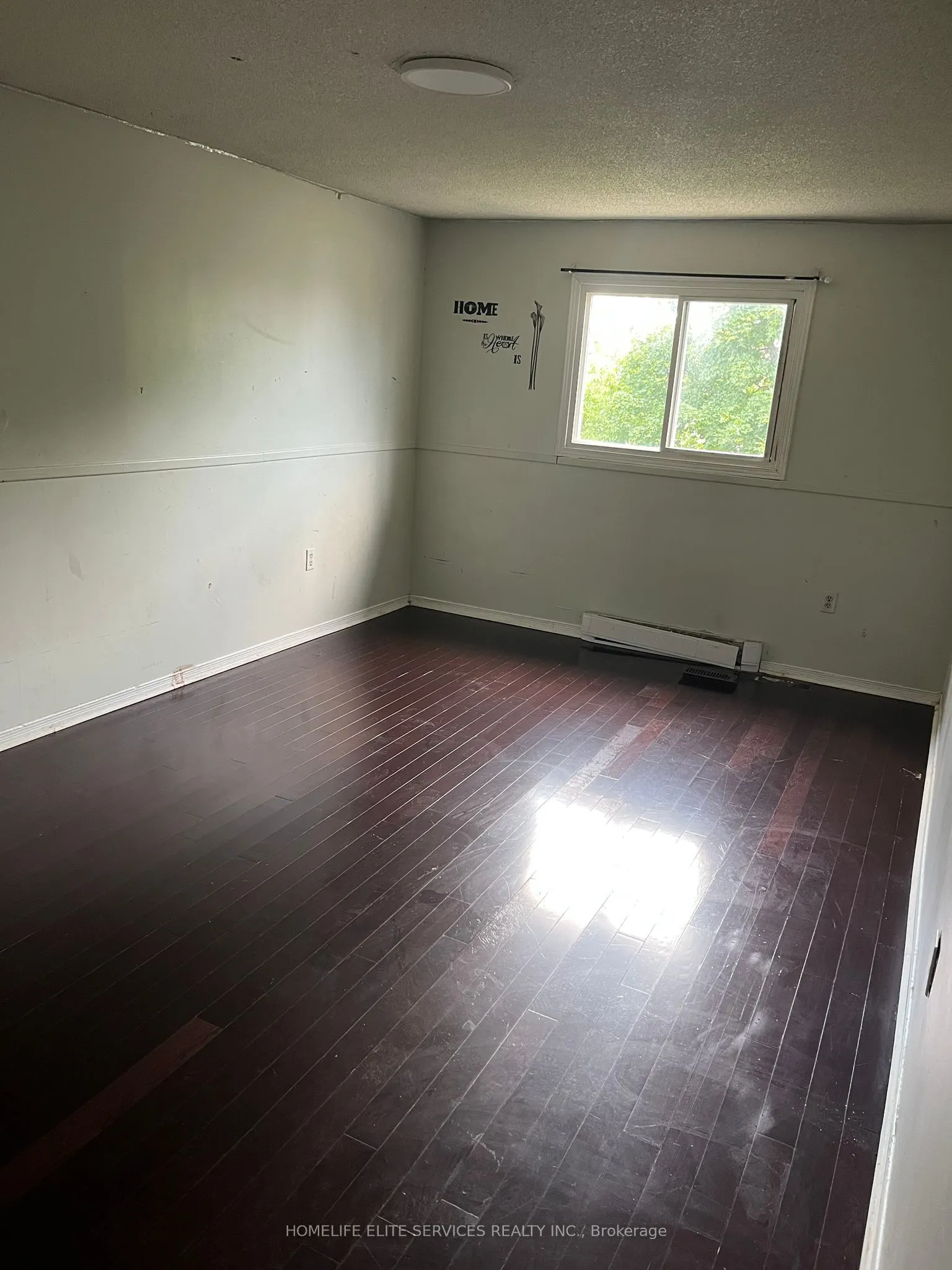 221 Hickling Trail