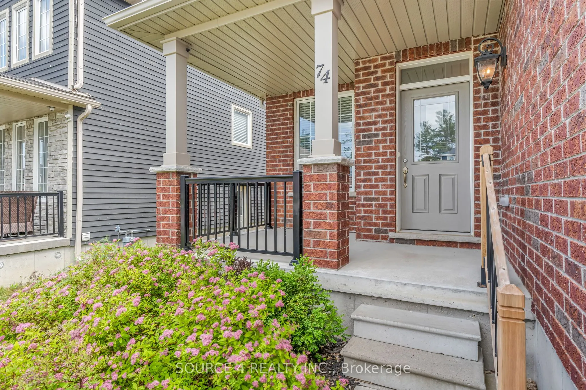 74 Lockerbie Crescent