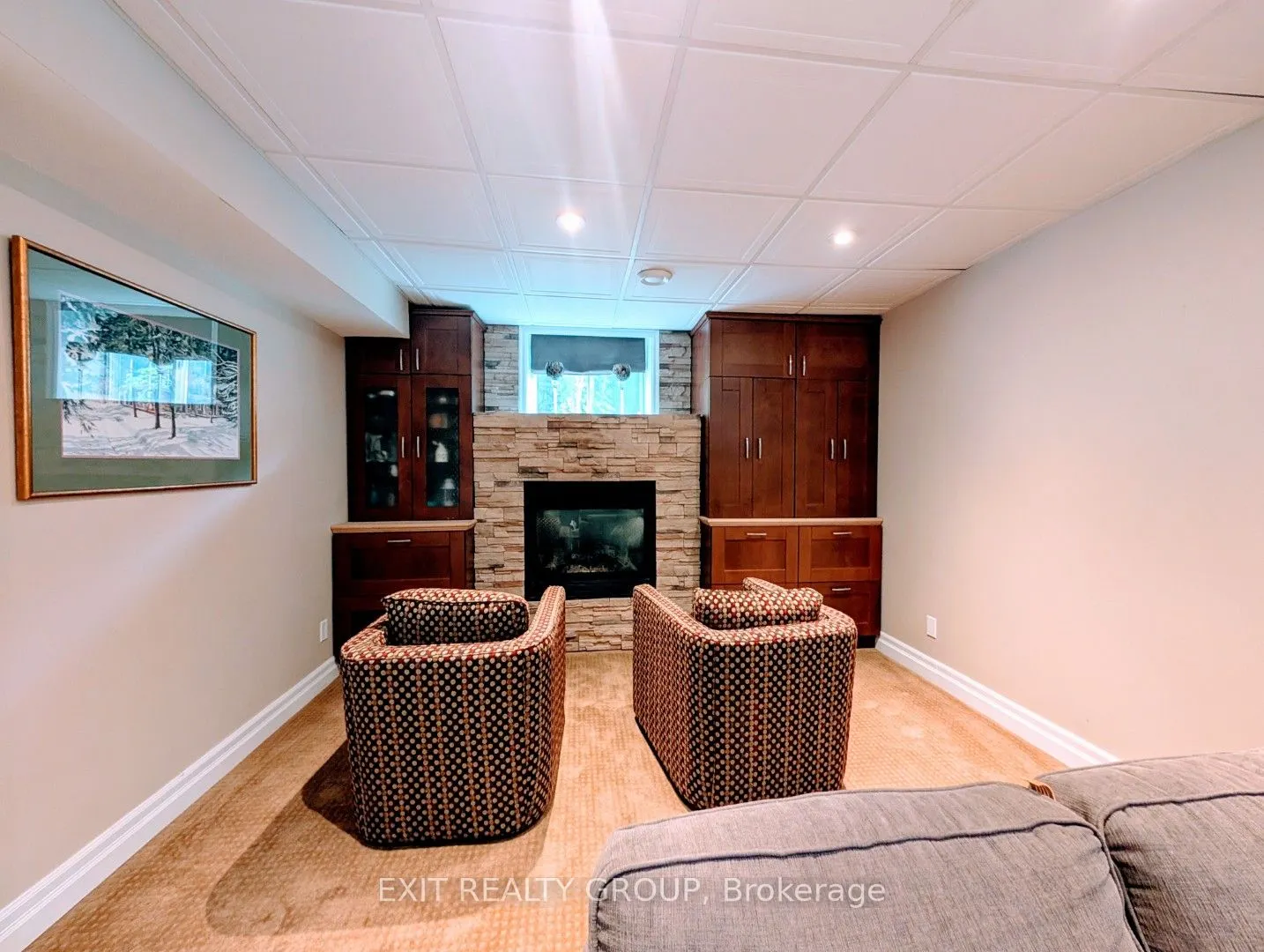 76 John Dillingno Street