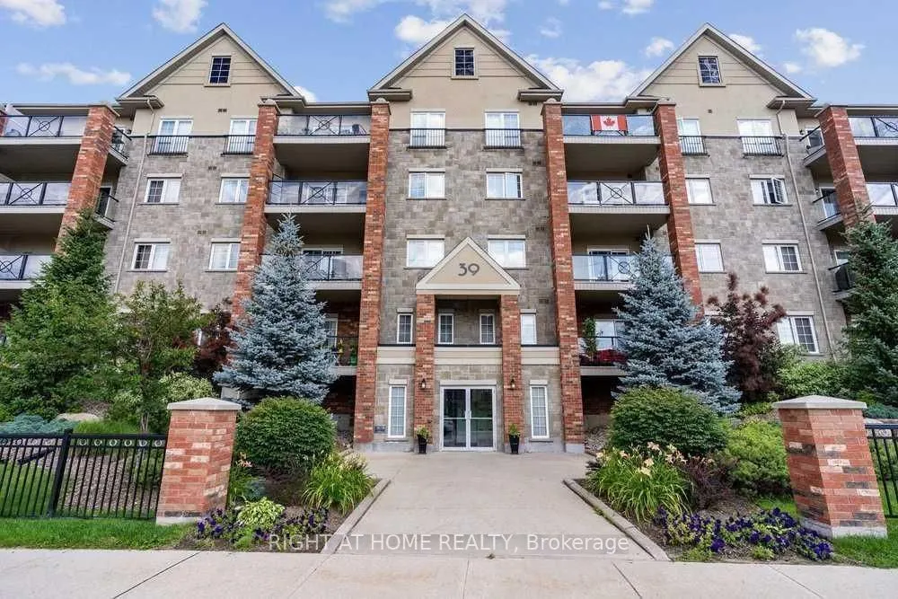 39 Ferndale Drive S, #104