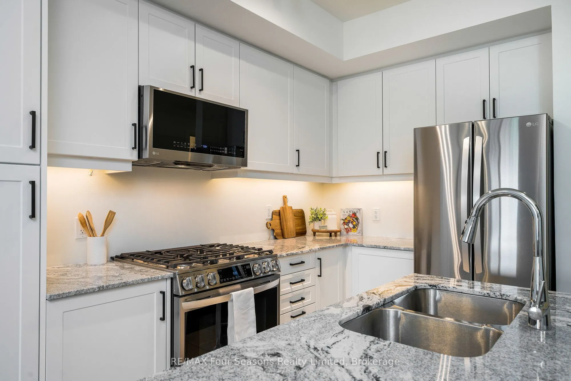 17 Spooner Crescent, #208
