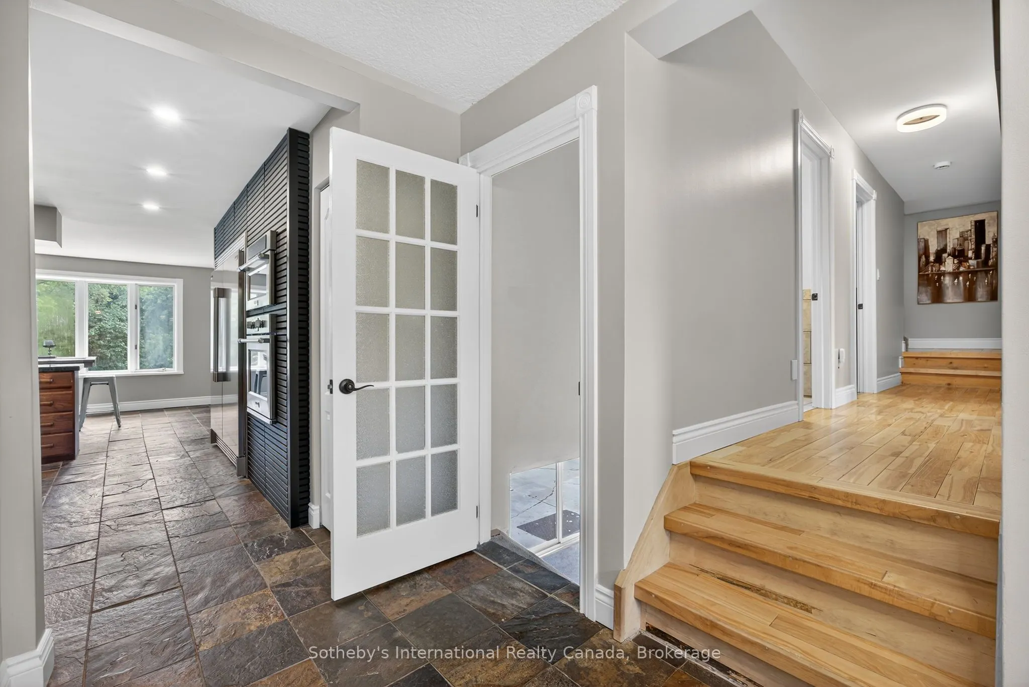 79 Caroline Street W