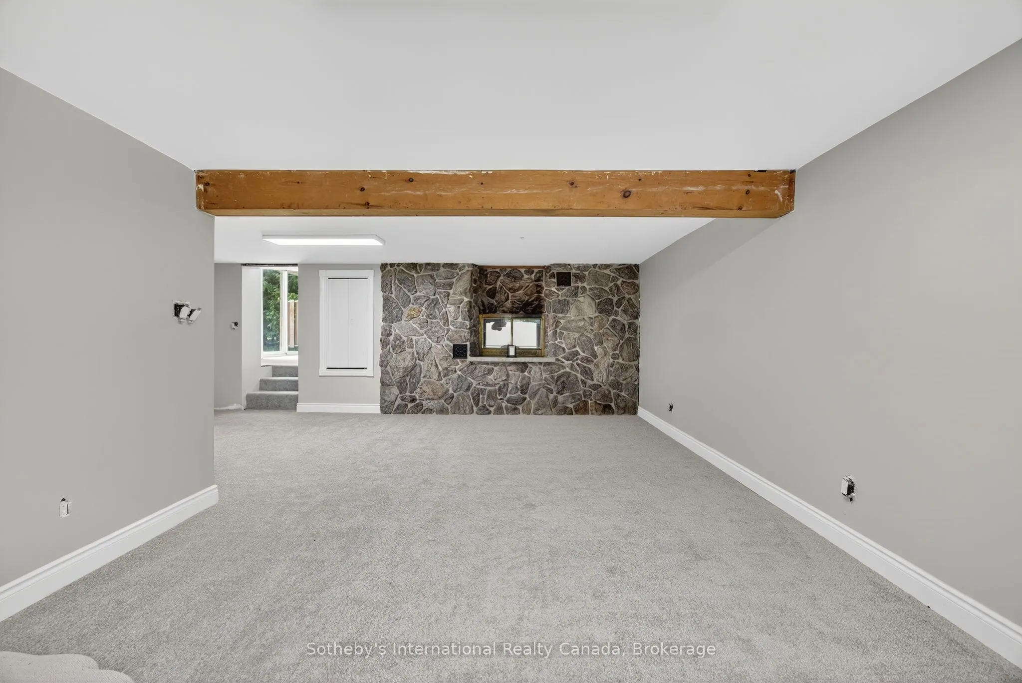 79 Caroline Street W