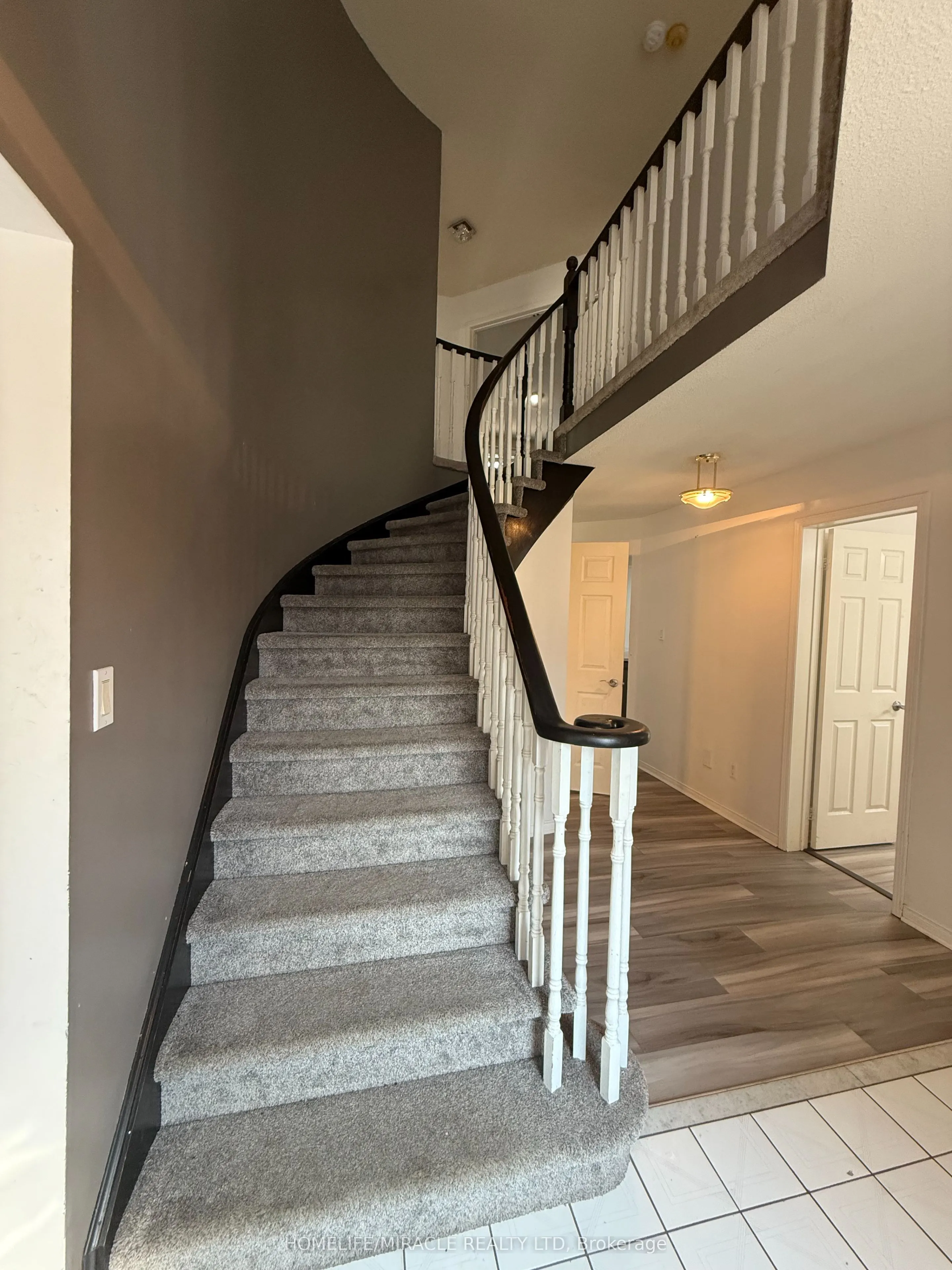 200 Livingstone Street W