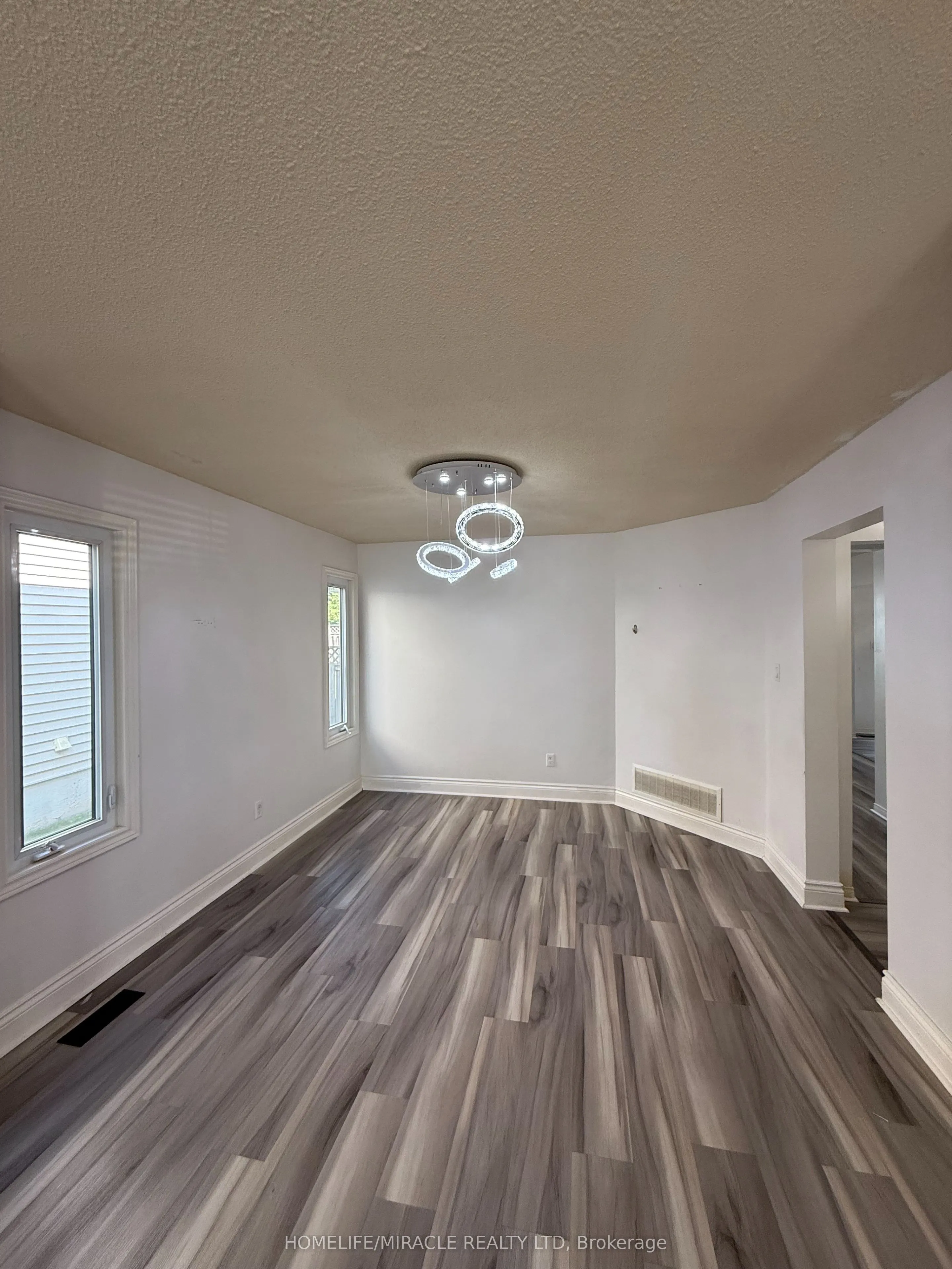 200 Livingstone Street W