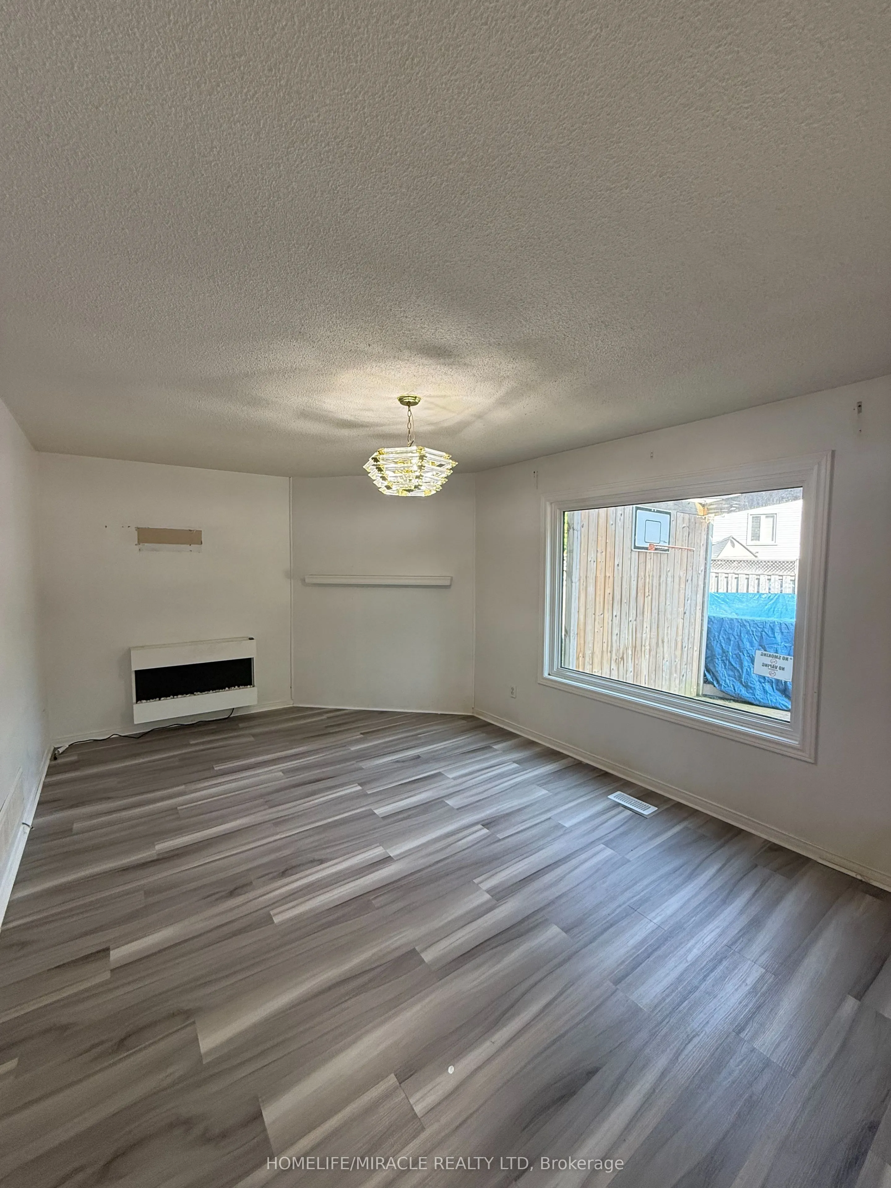 200 Livingstone Street W