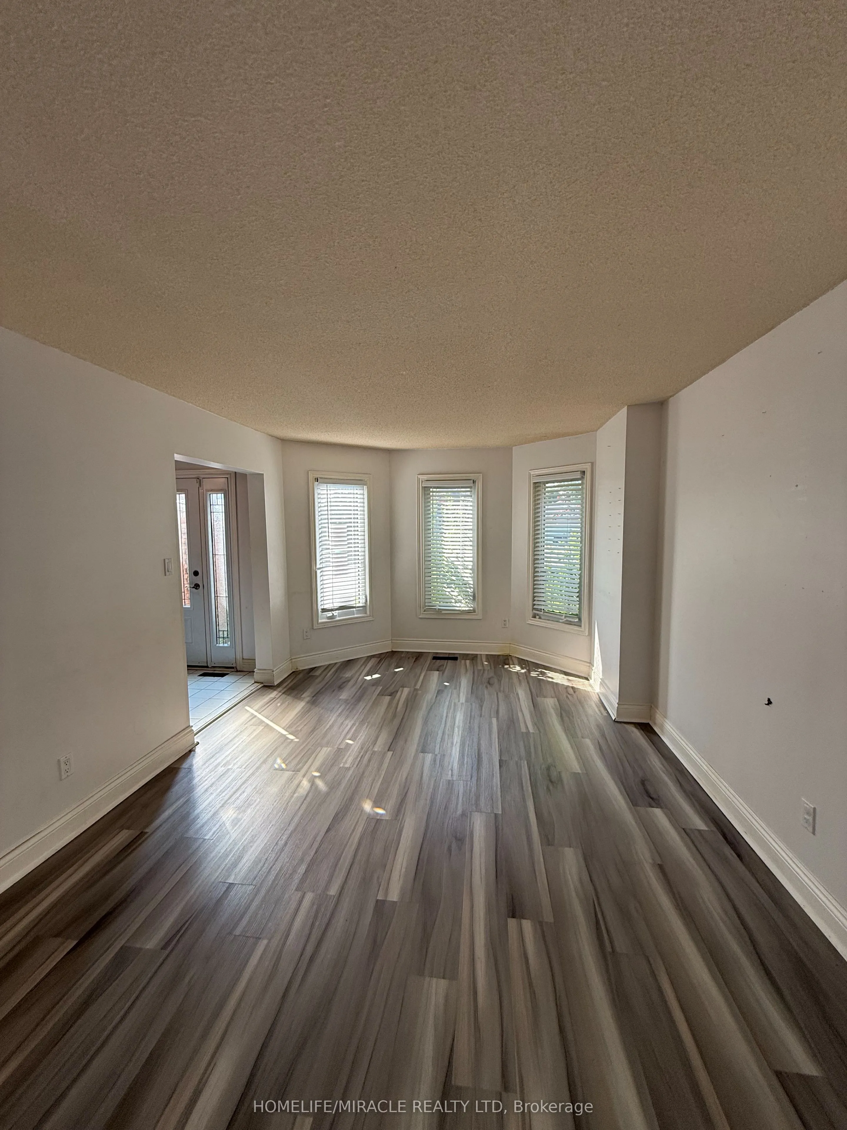 200 Livingstone Street W