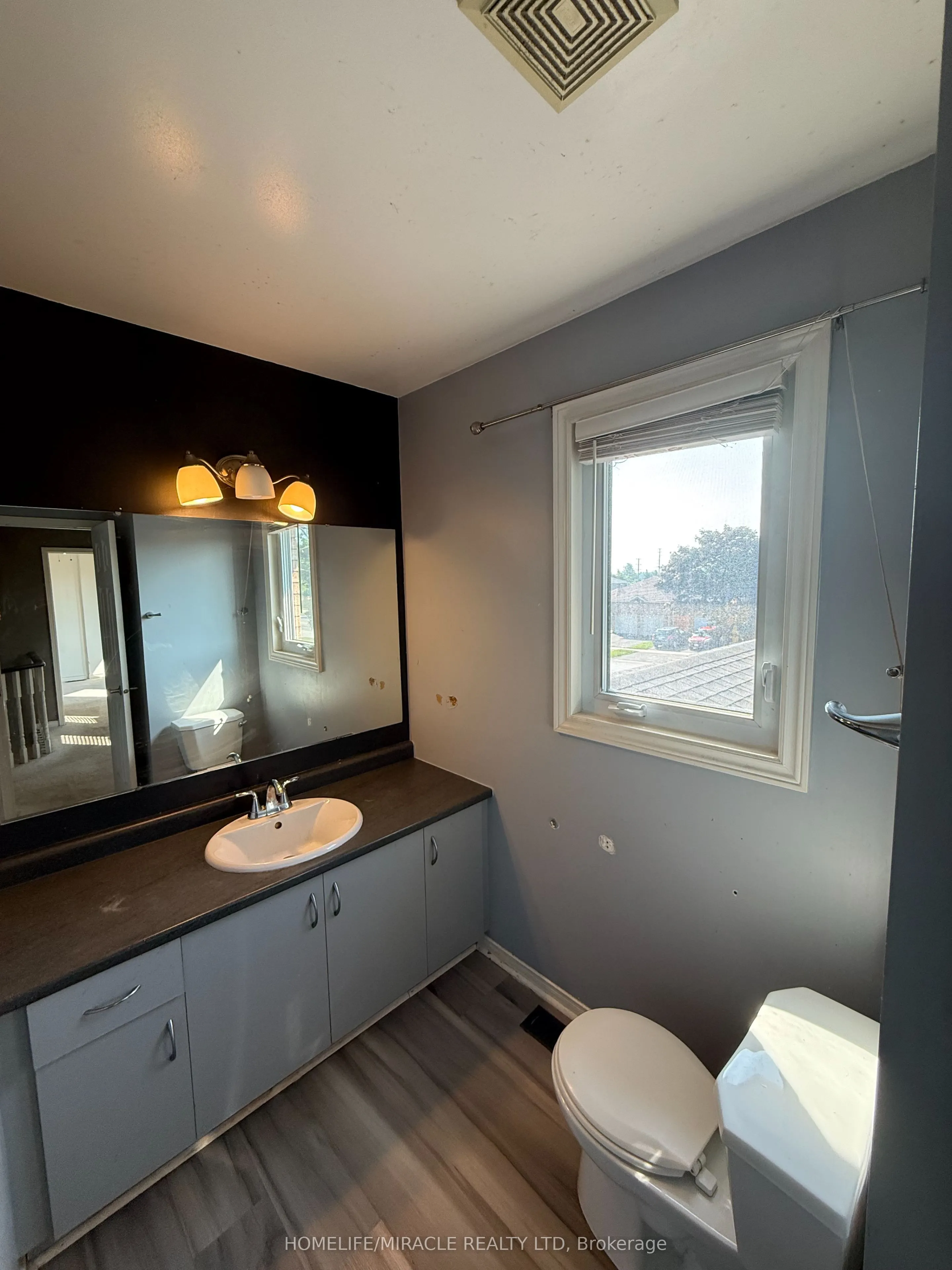 200 Livingstone Street W