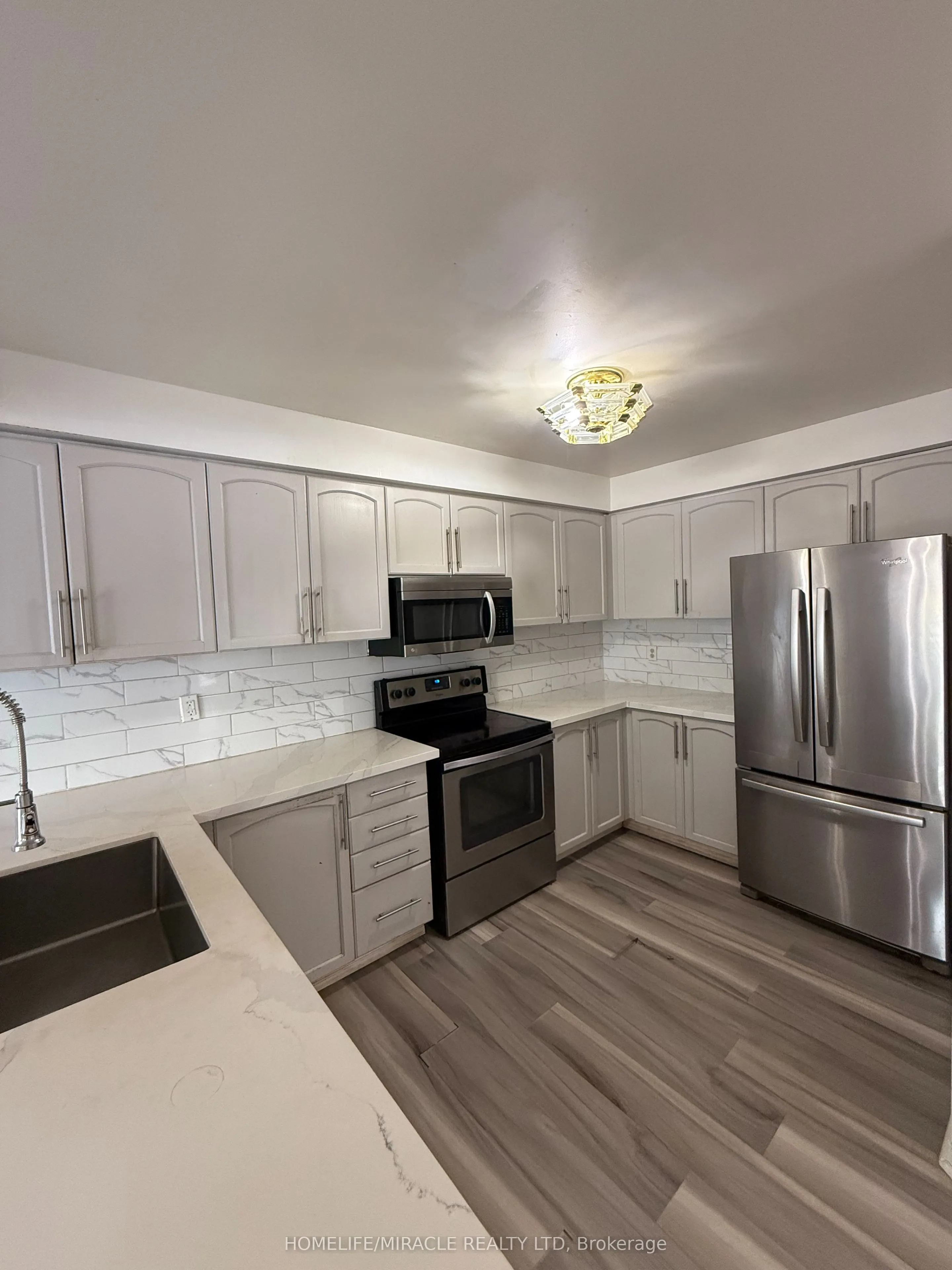 200 Livingstone Street W