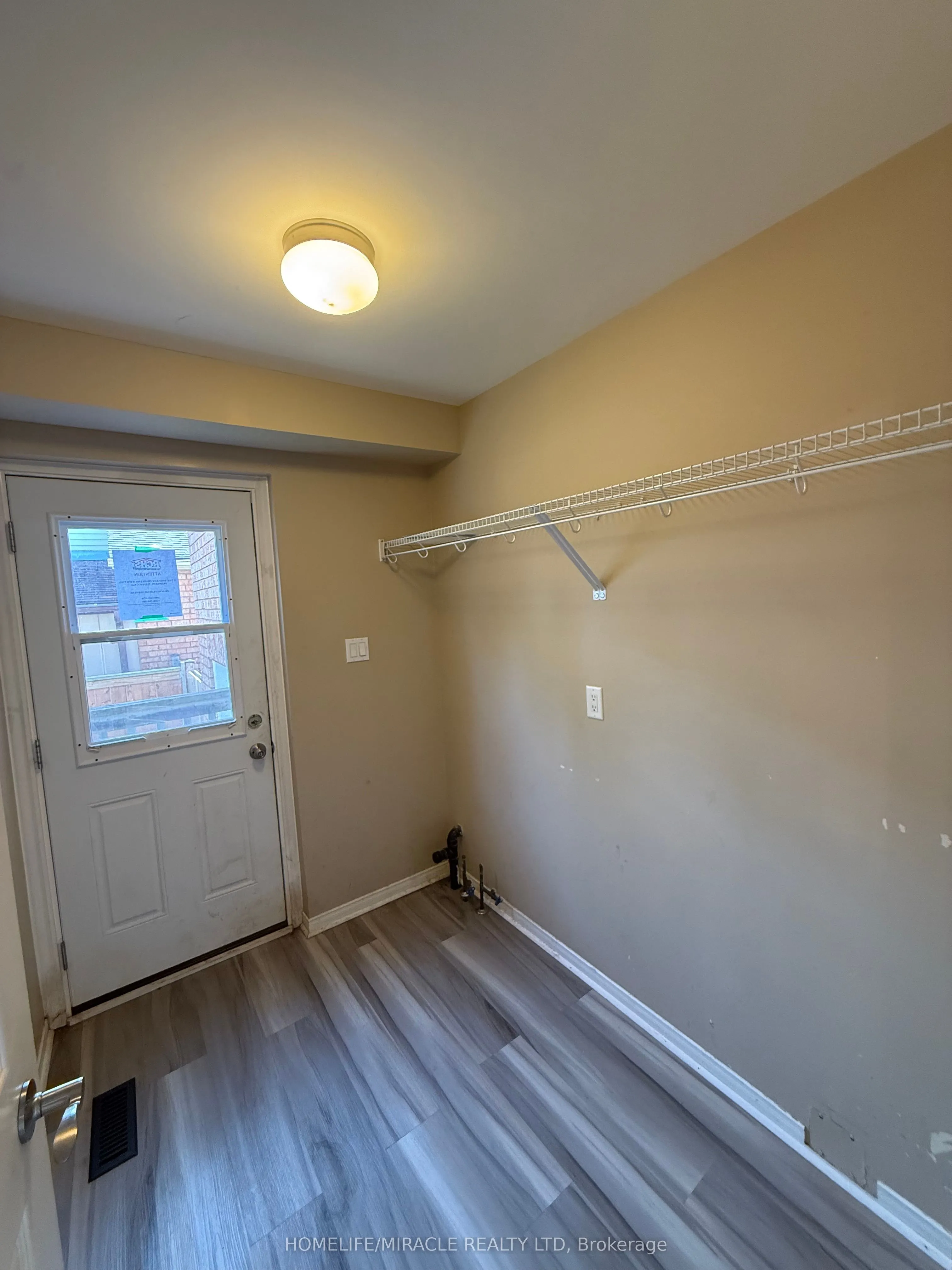 200 Livingstone Street W