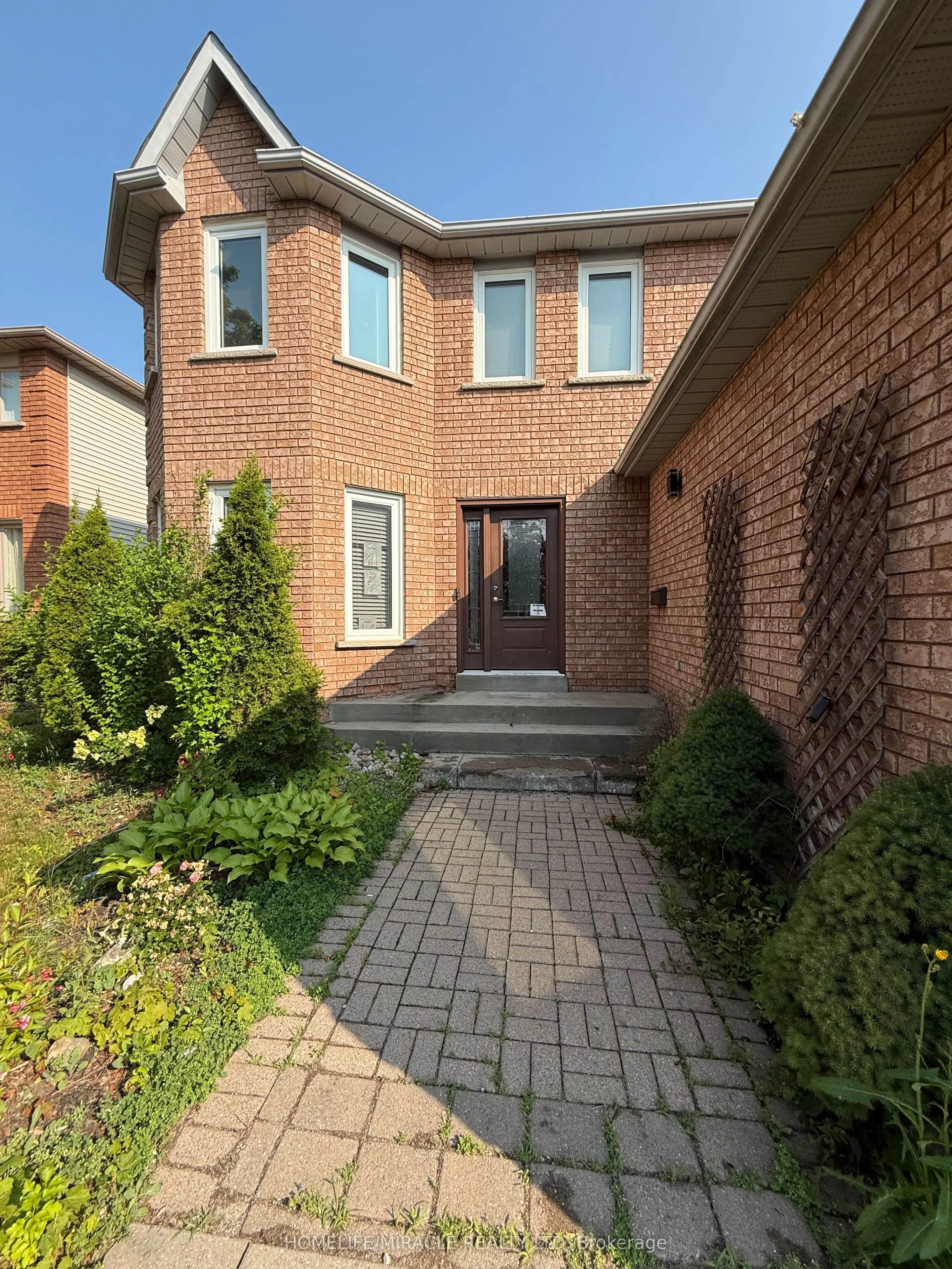 200 Livingstone Street W