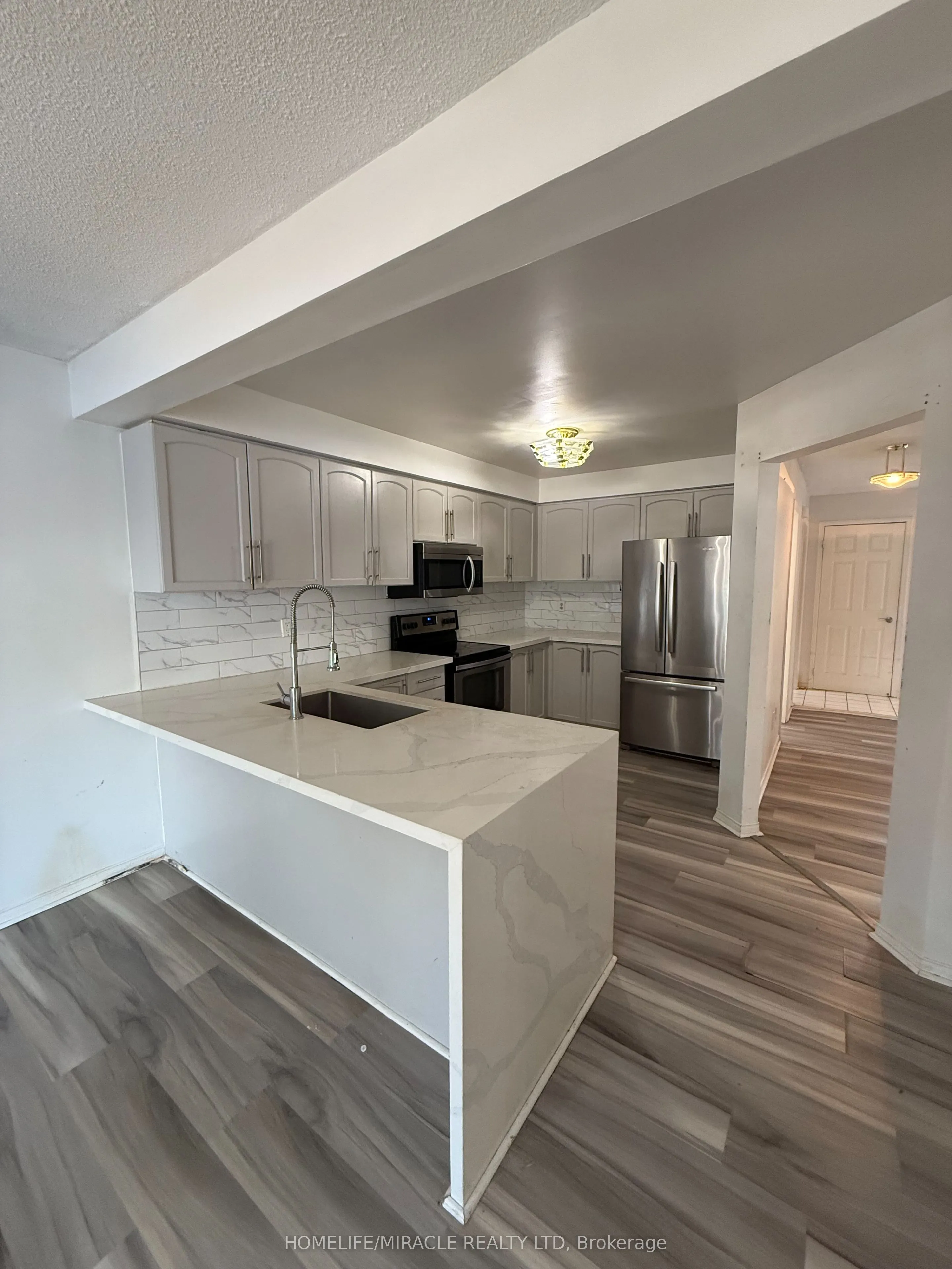 200 Livingstone Street W