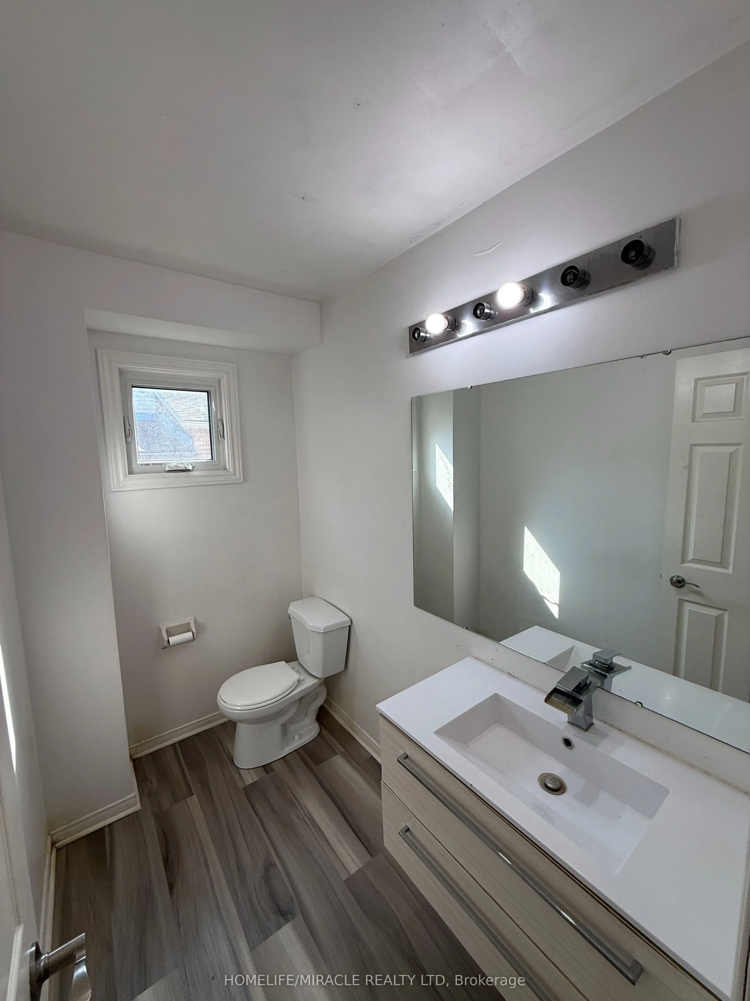 200 Livingstone Street W