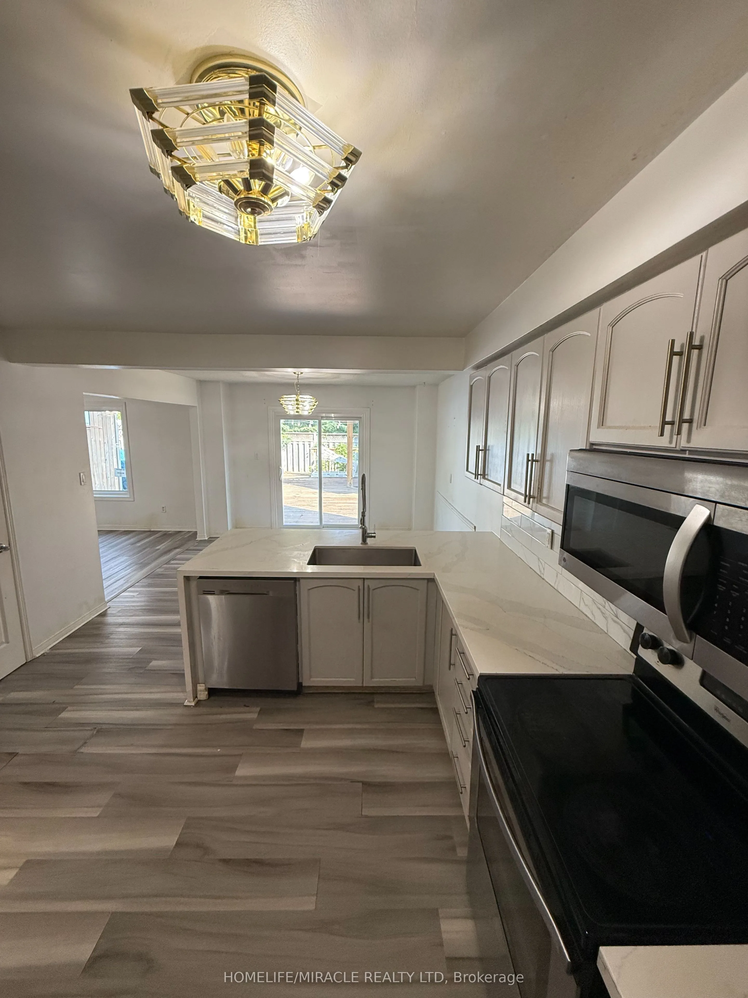 200 Livingstone Street W
