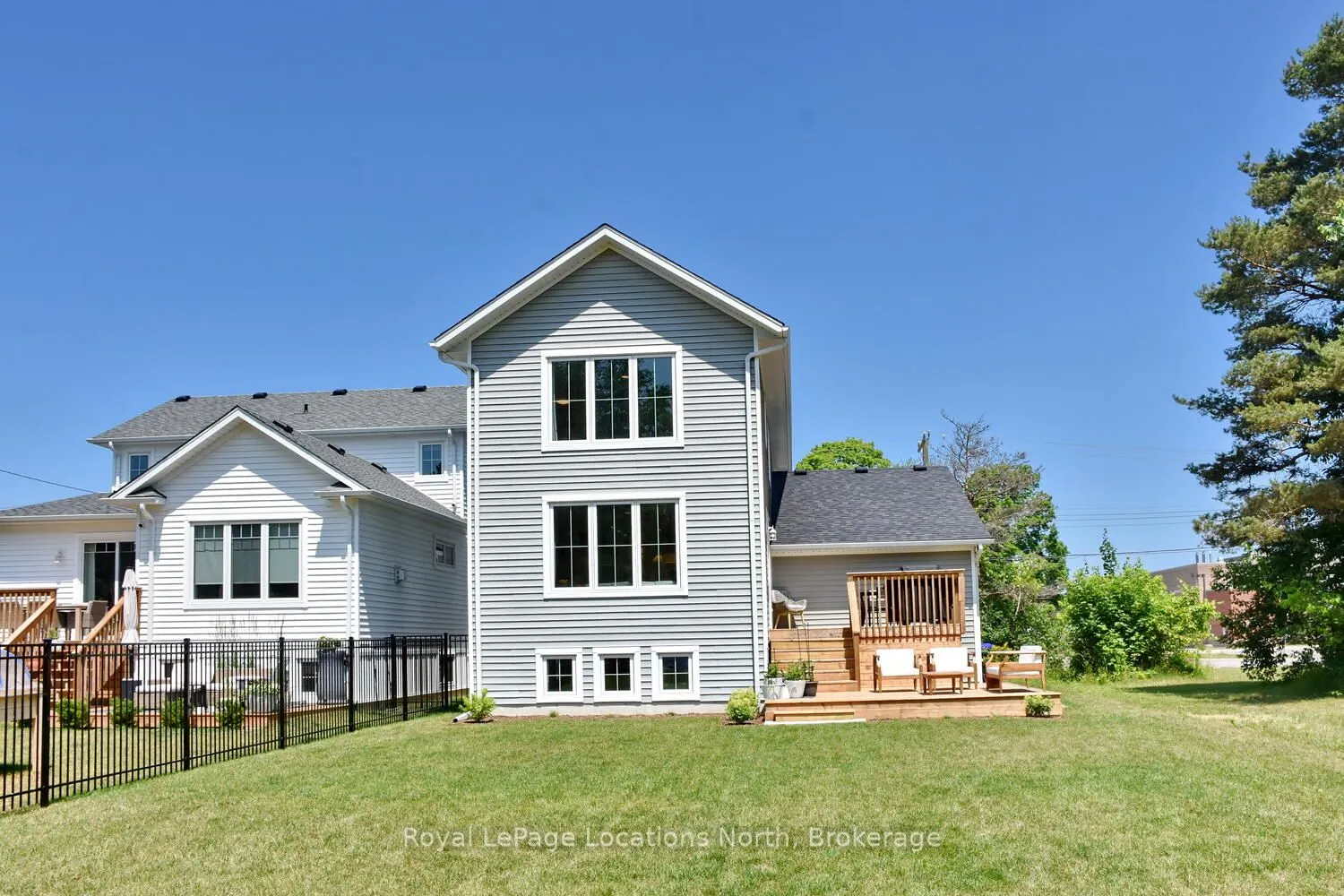 11 LOCKE Avenue