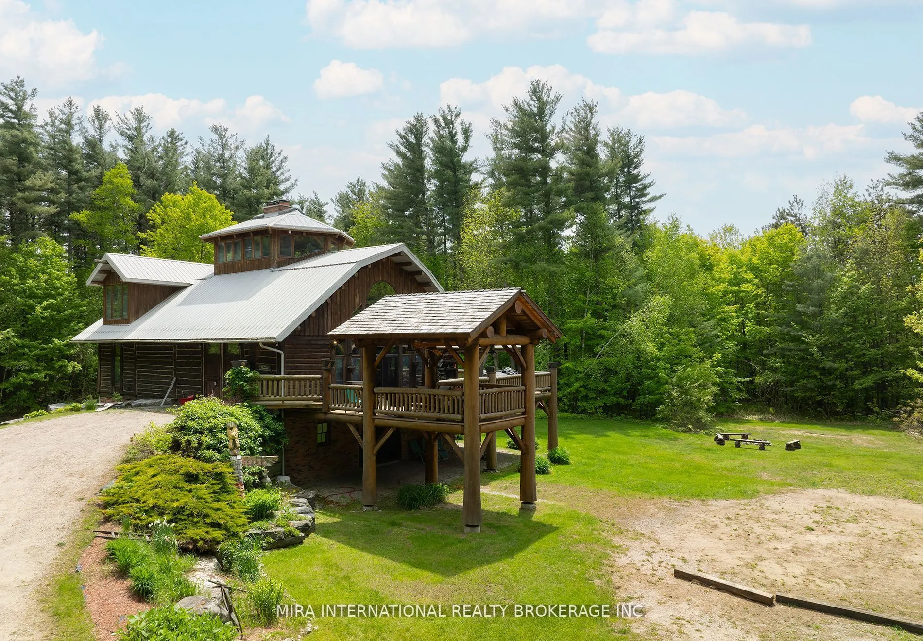 1400 Chemin Du Loup Road
