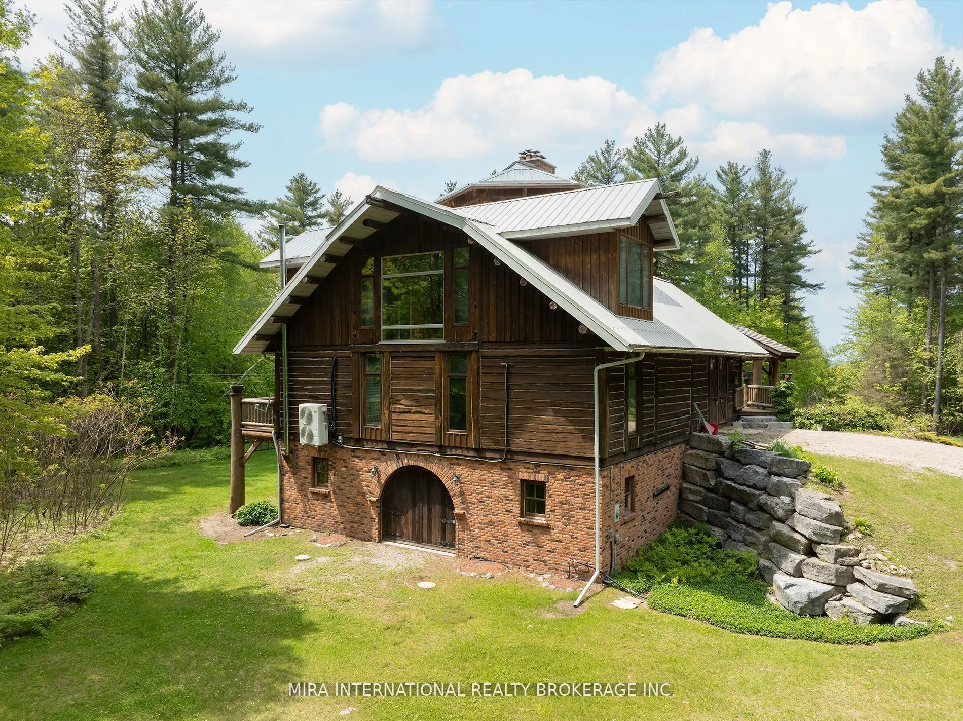 1400 Chemin Du Loup Road