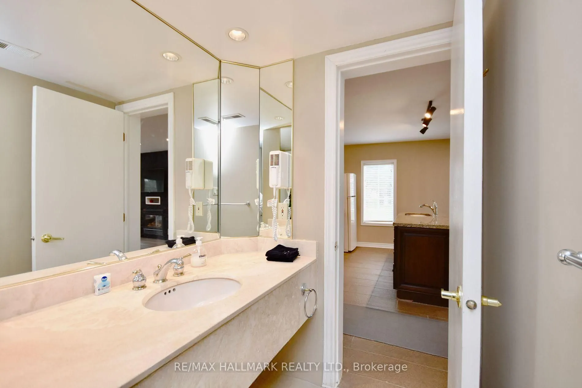 90 Highland Drive, #2014/15