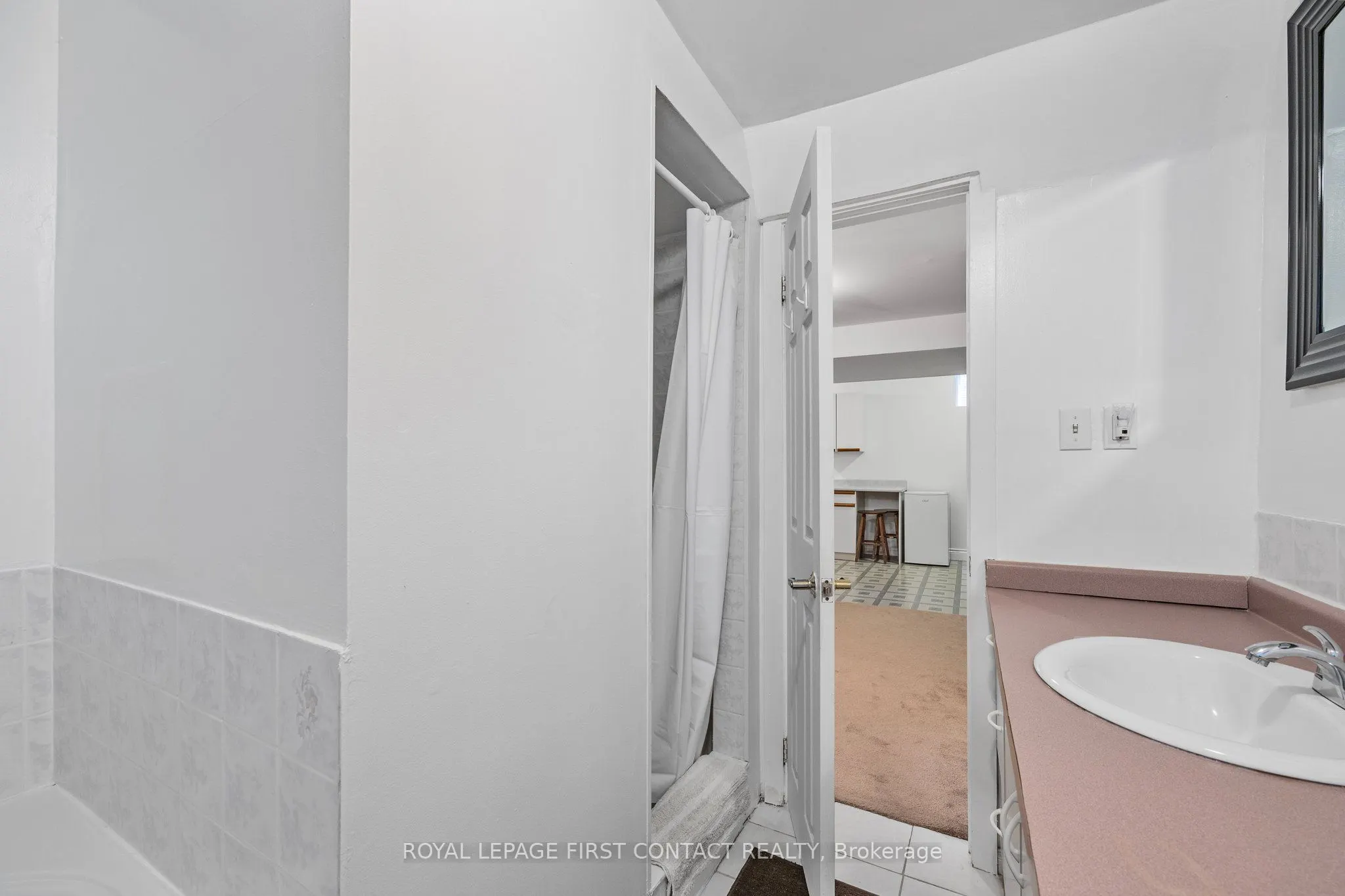 298 Livingstone Street W