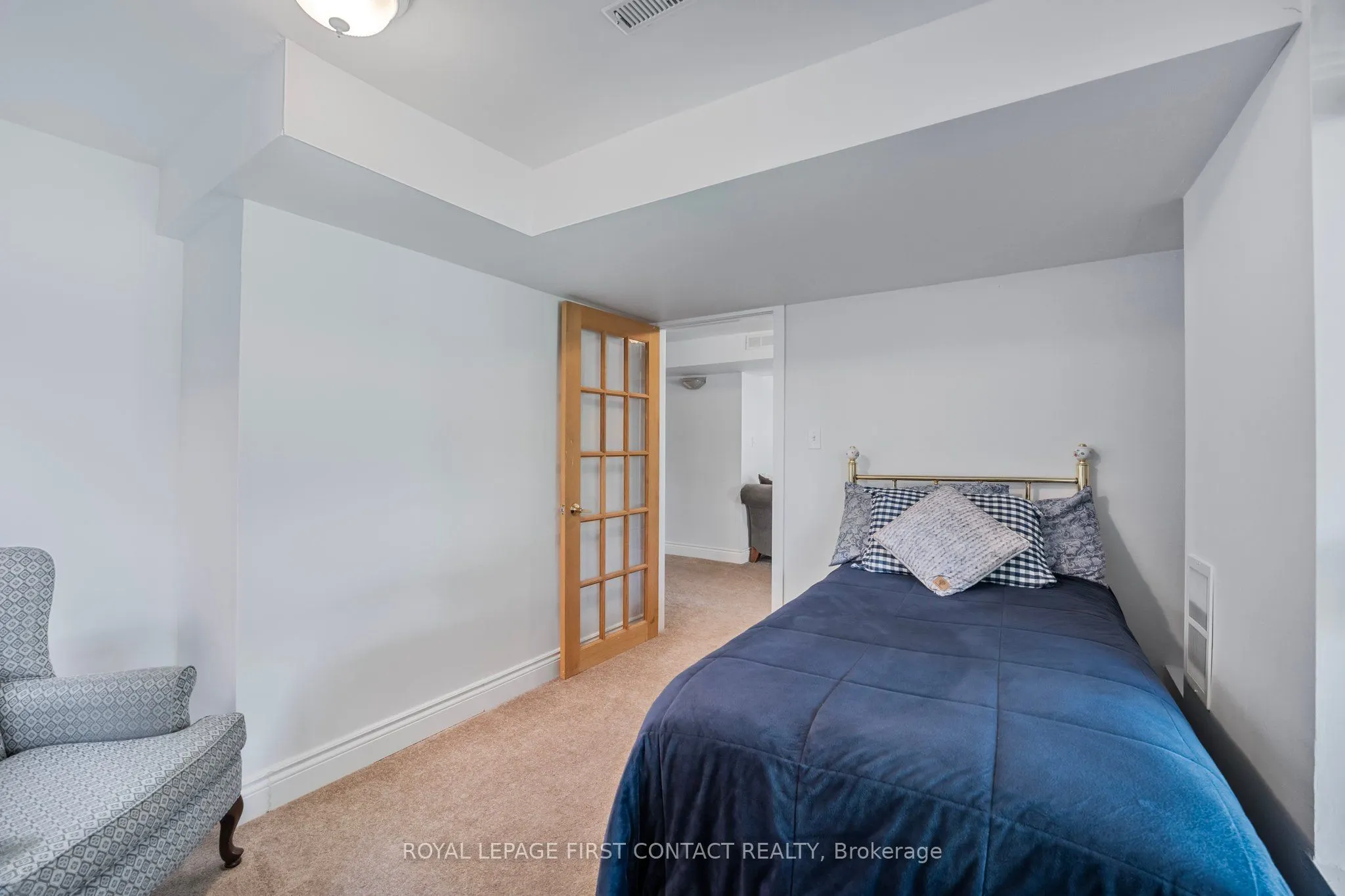 298 Livingstone Street W