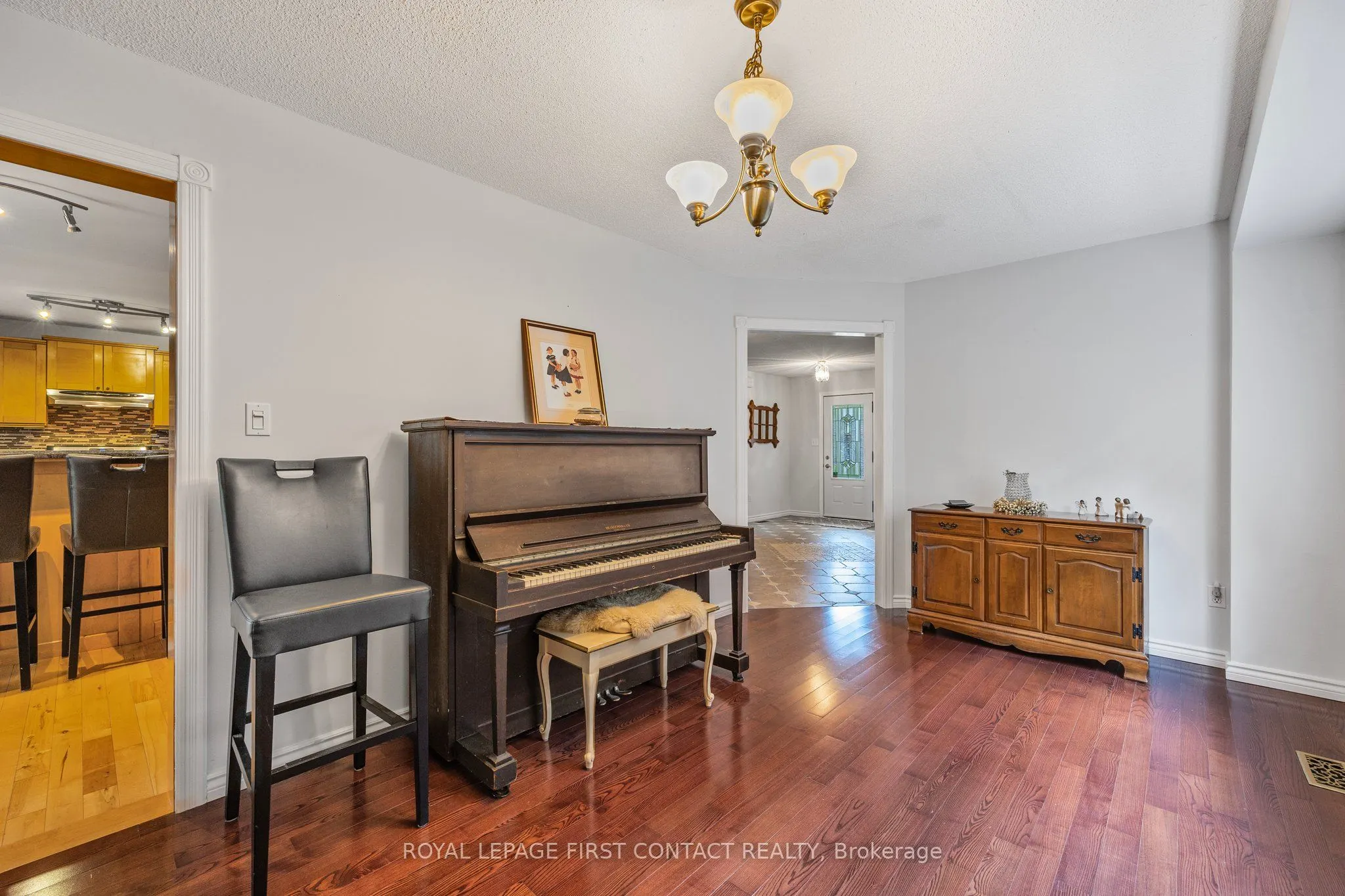 298 Livingstone Street W