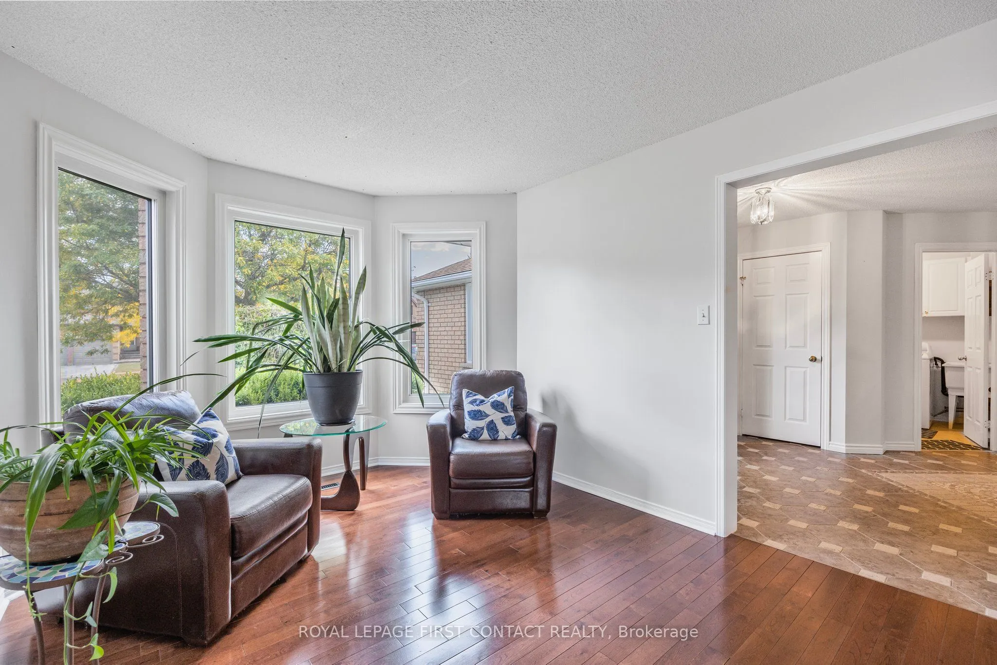 298 Livingstone Street W