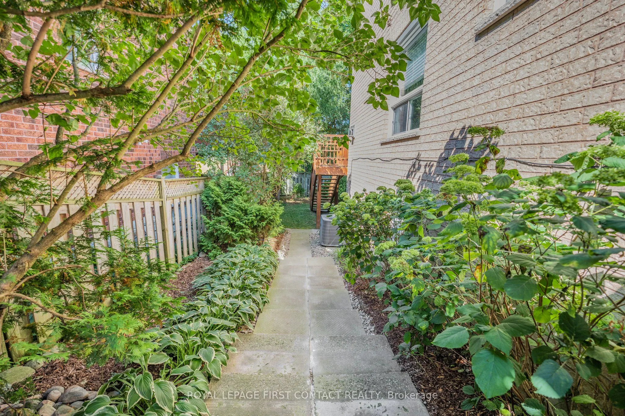 298 Livingstone Street W