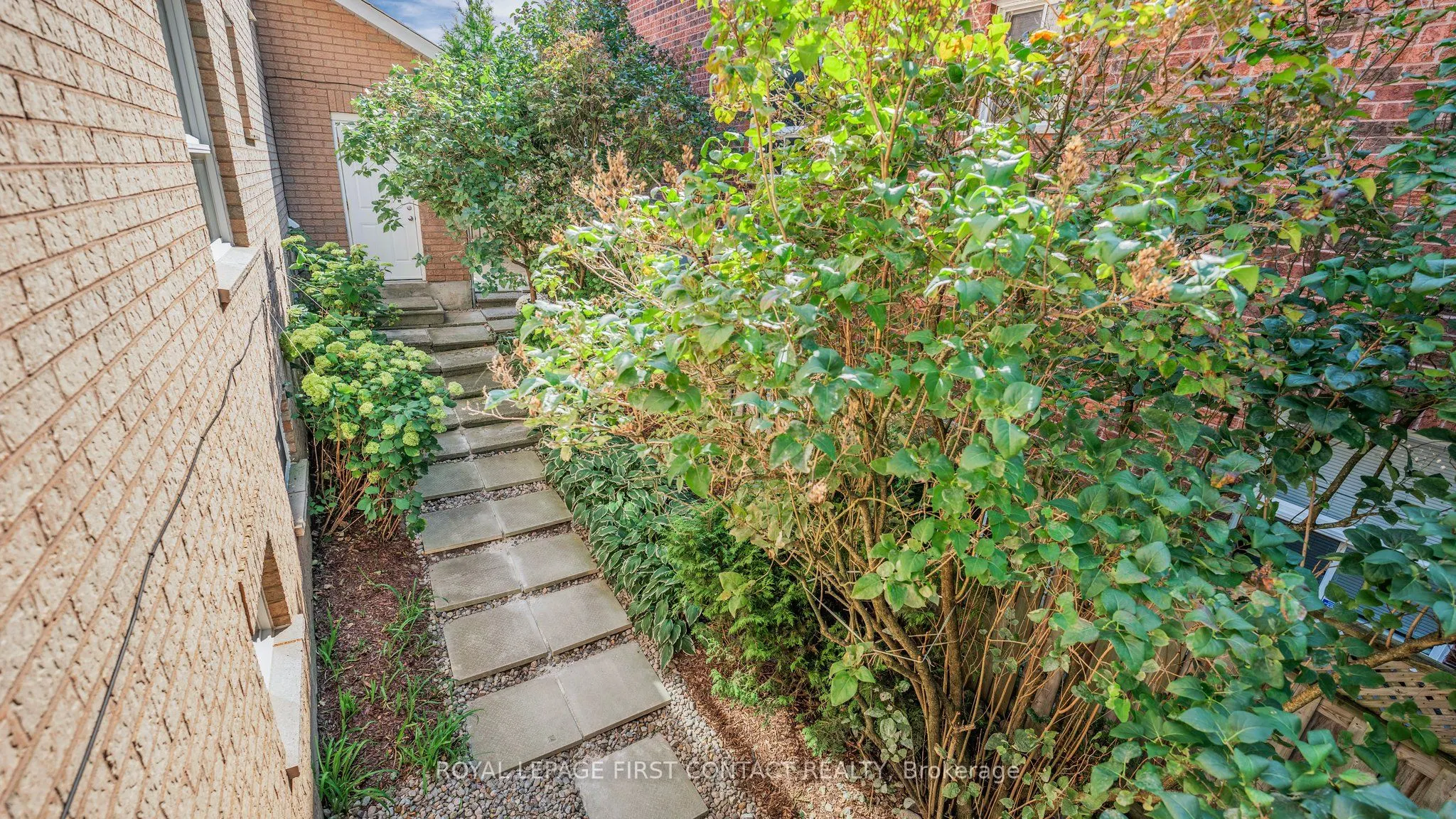 298 Livingstone Street W