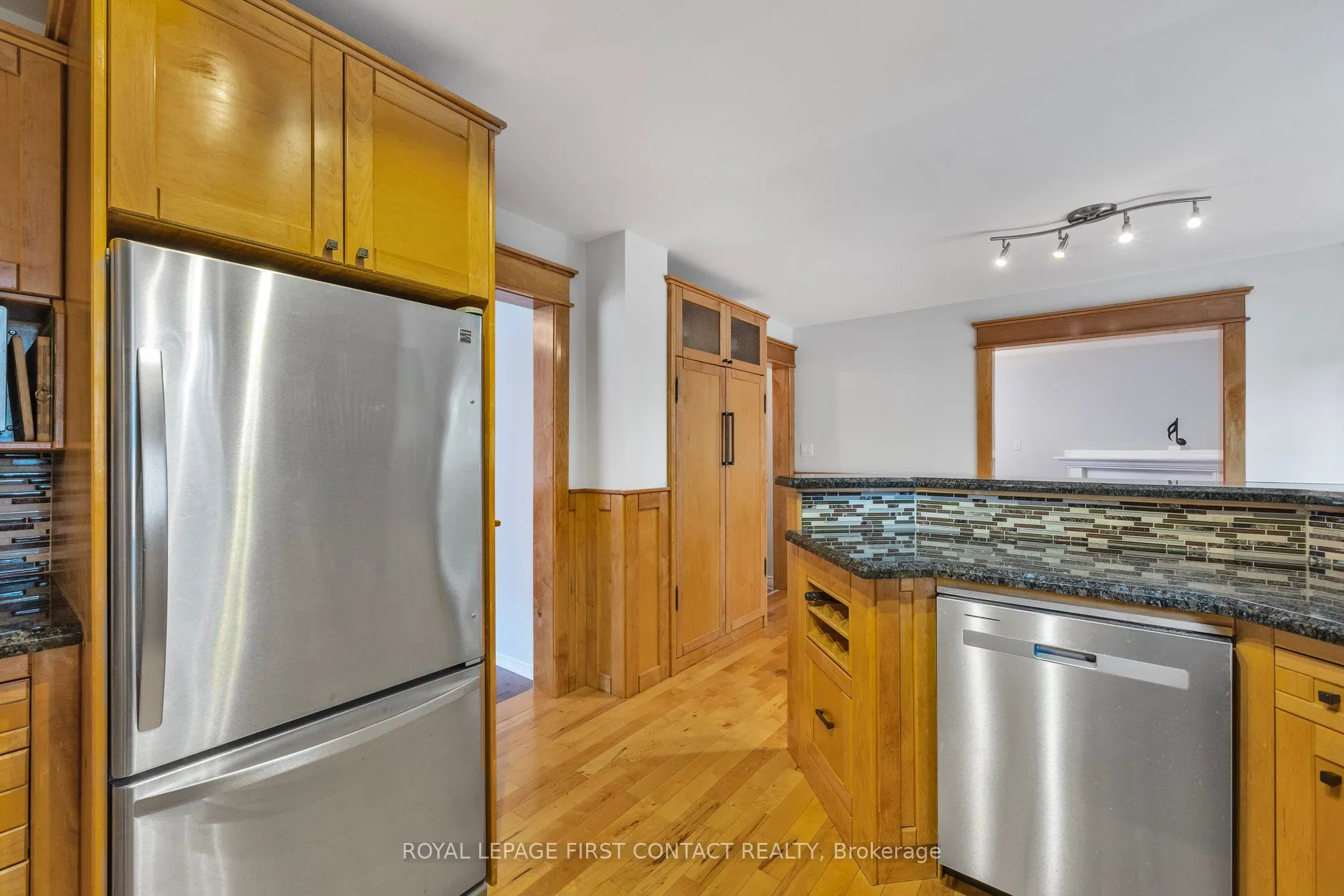 298 Livingstone Street W