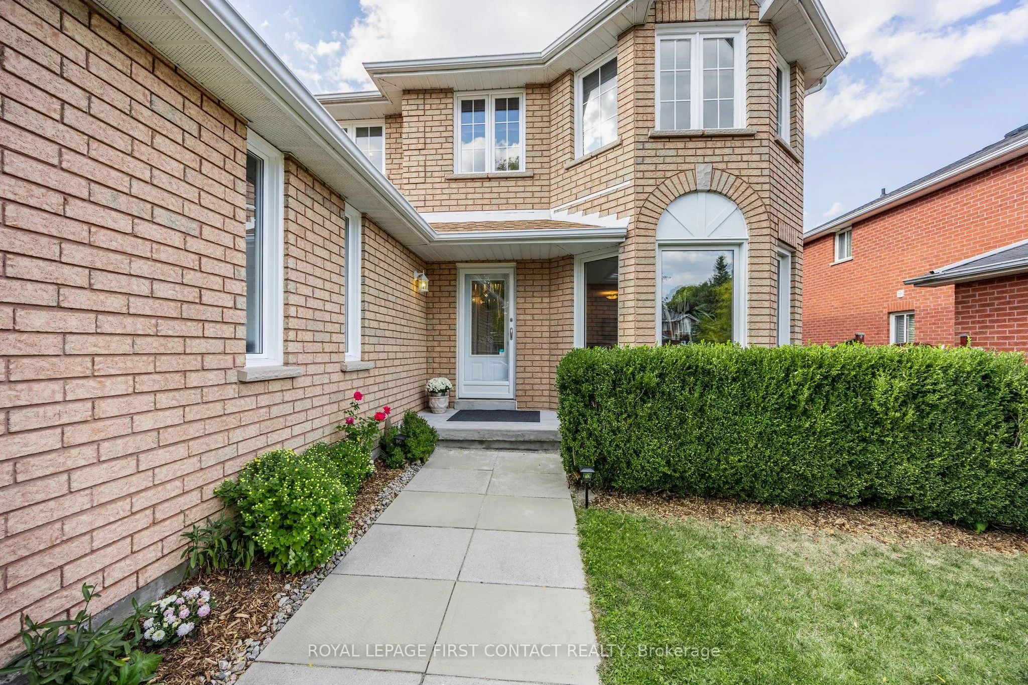 298 Livingstone Street W