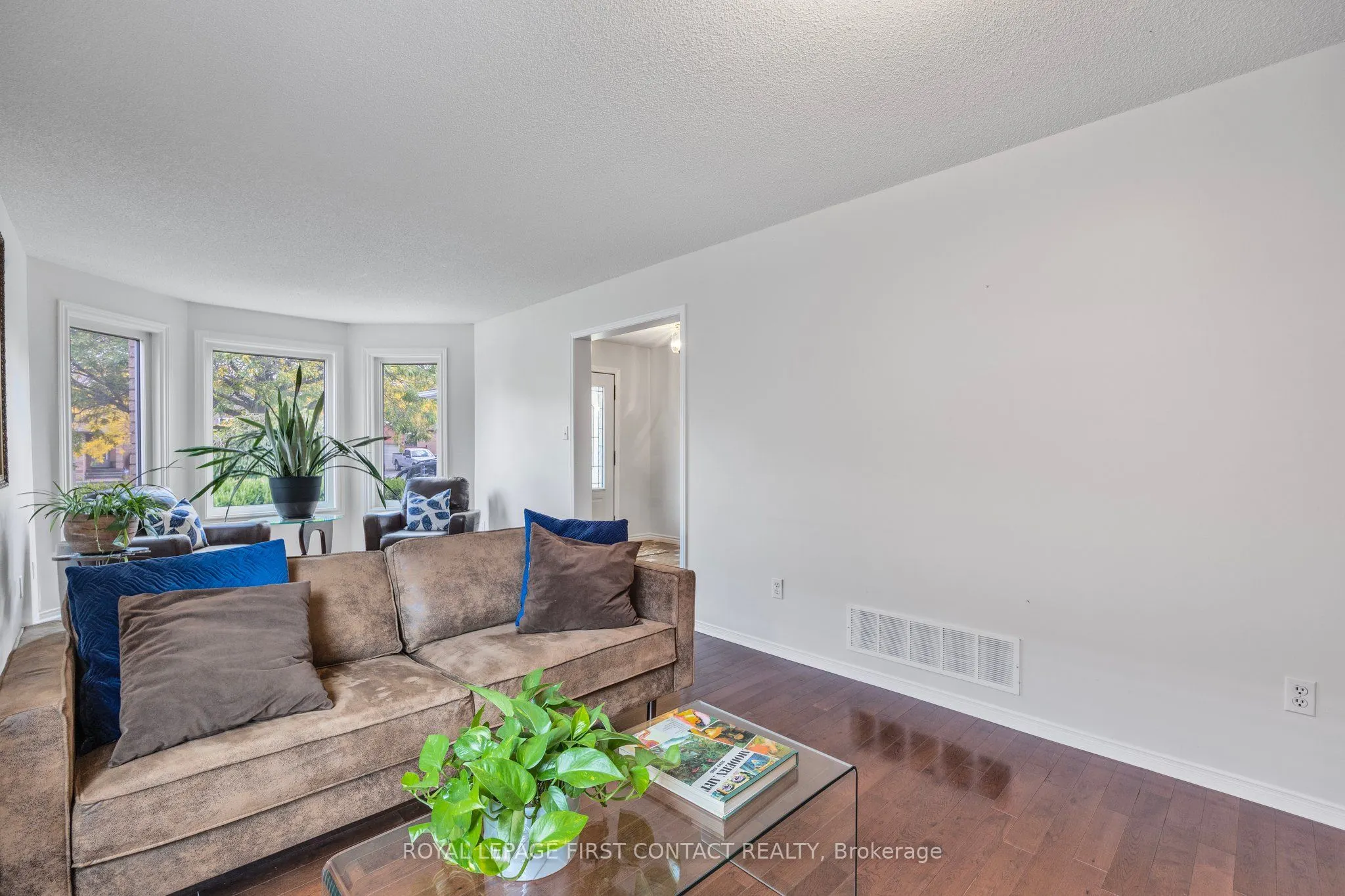 298 Livingstone Street W