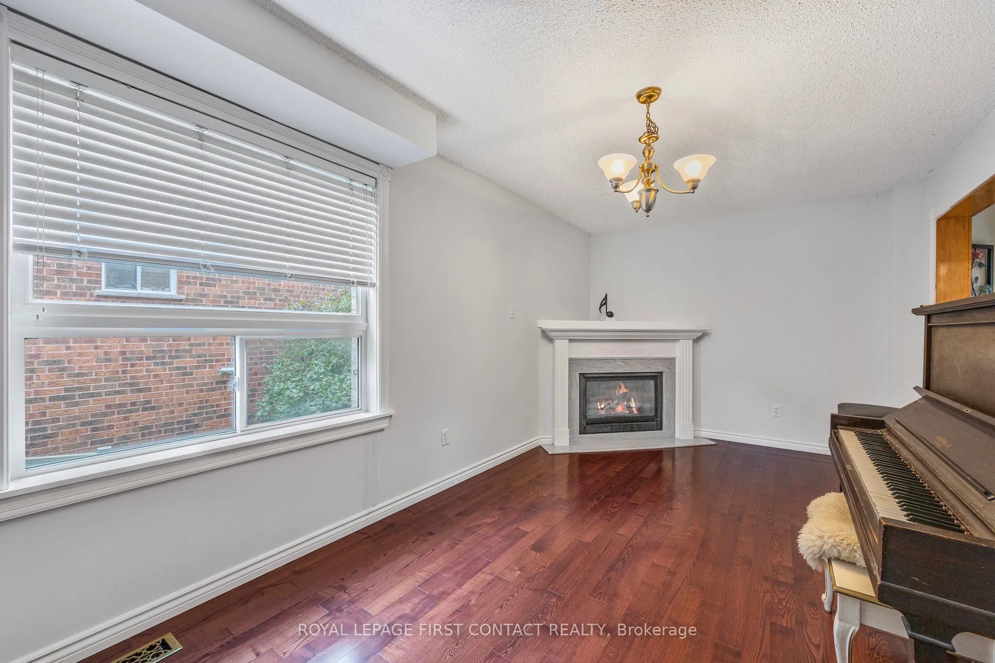 298 Livingstone Street W