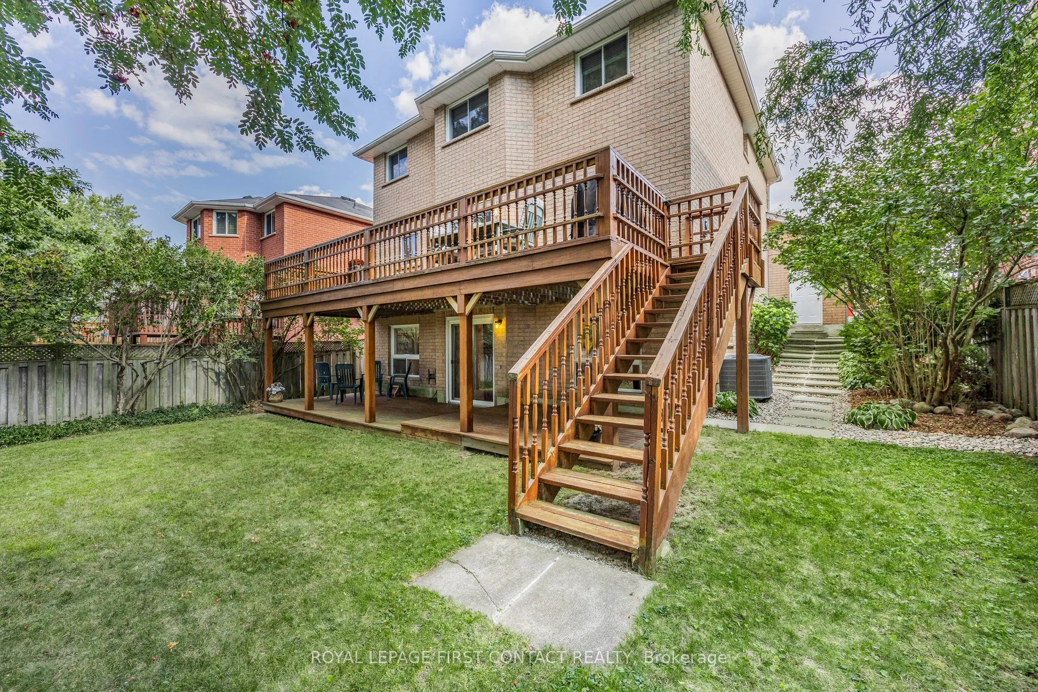 298 Livingstone Street W