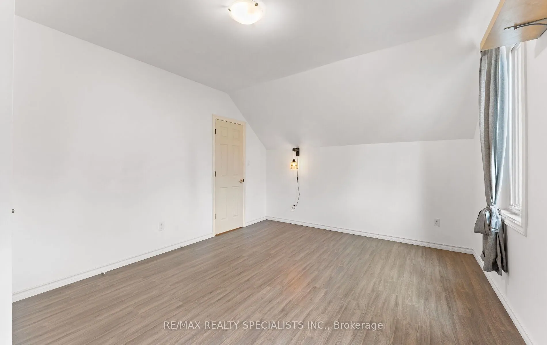 220 Queen Street W