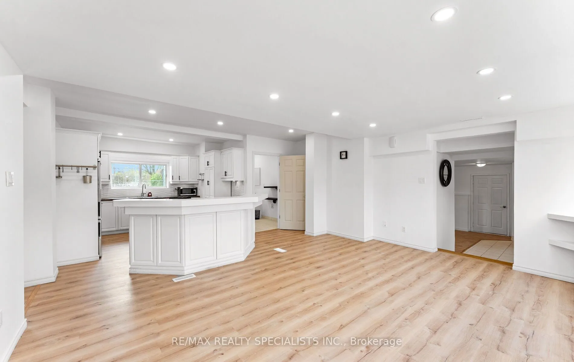 220 Queen Street W