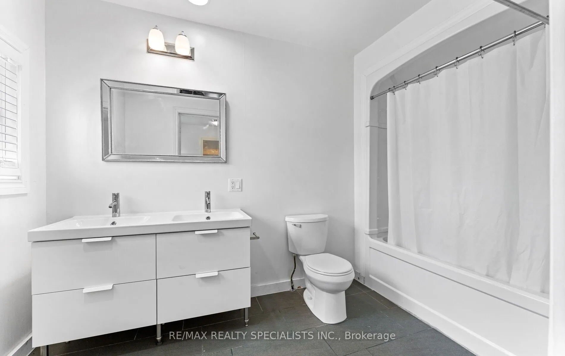 220 Queen Street W