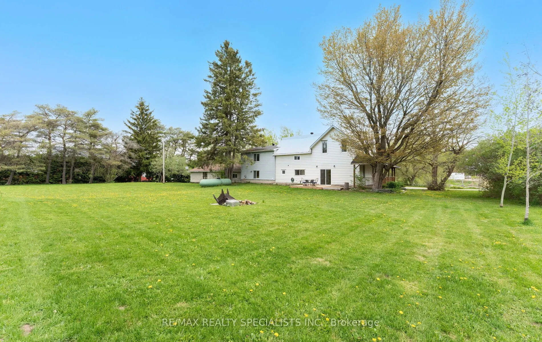 220 Queen Street W