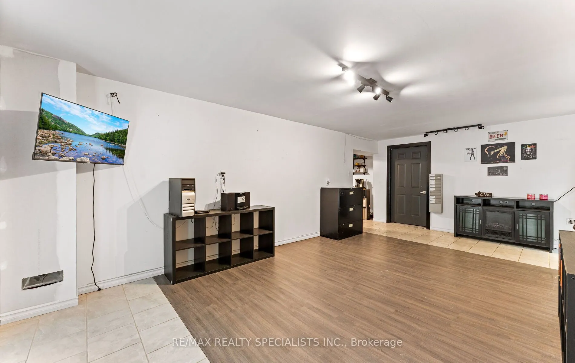 220 Queen Street W