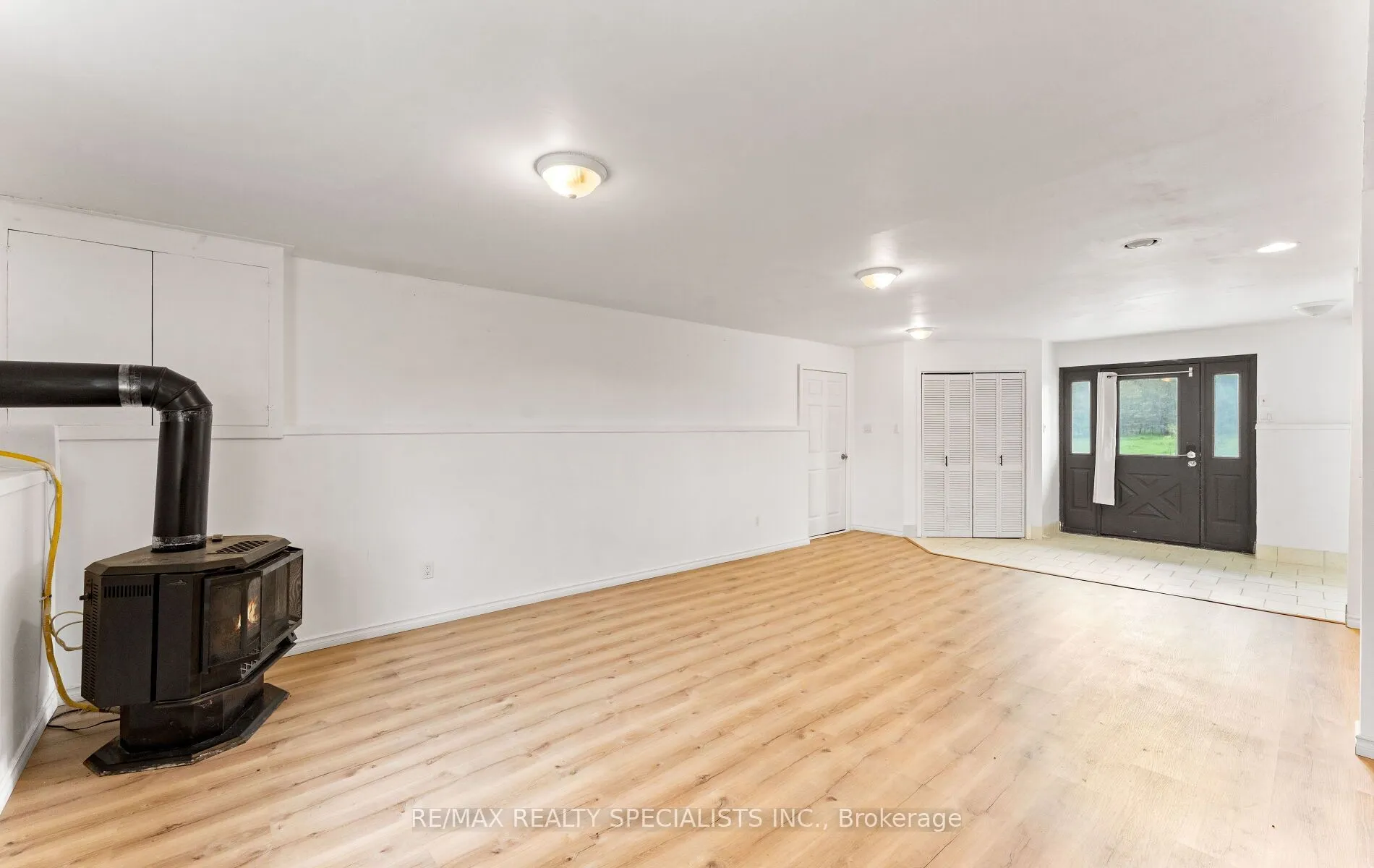 220 Queen Street W