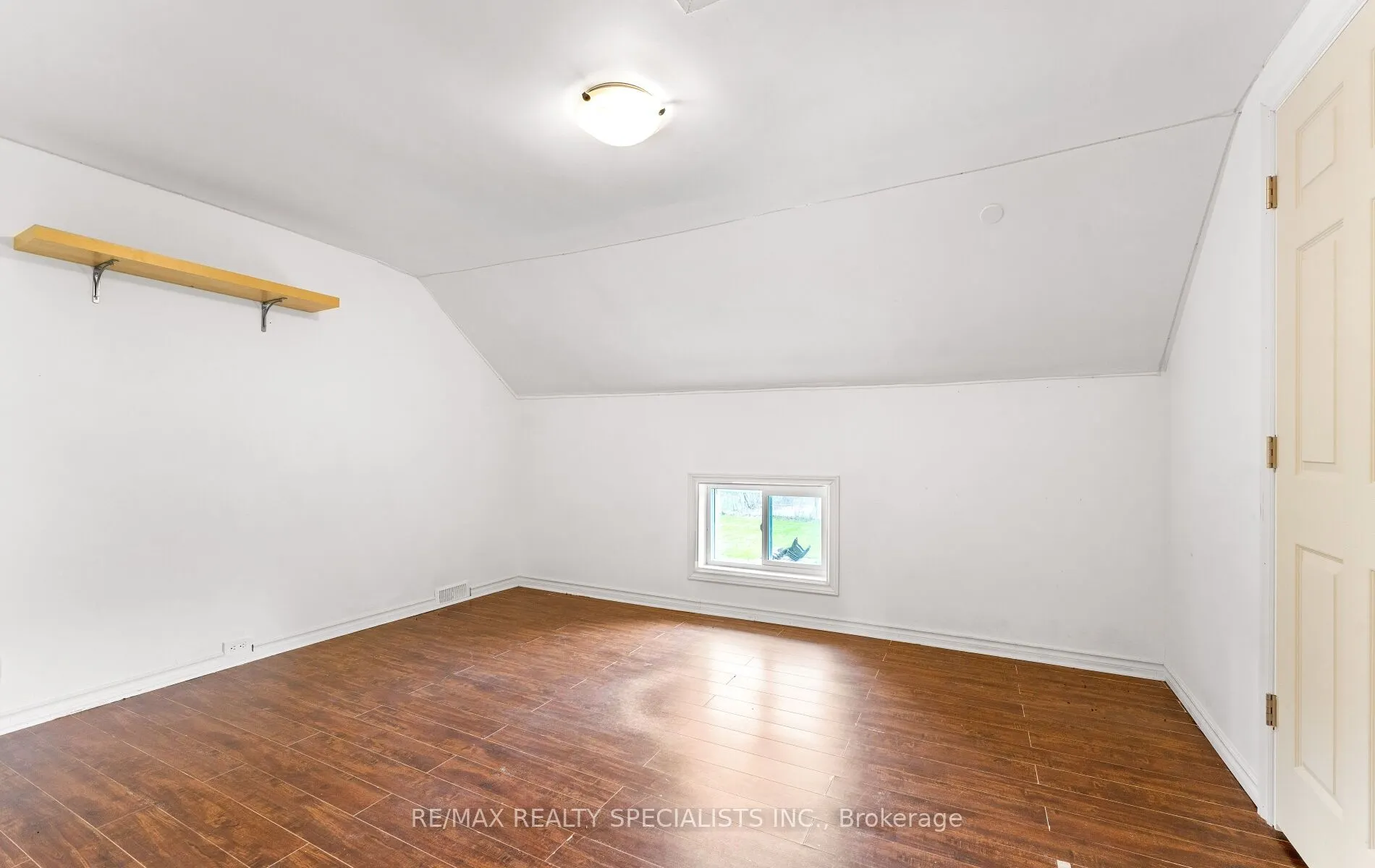 220 Queen Street W