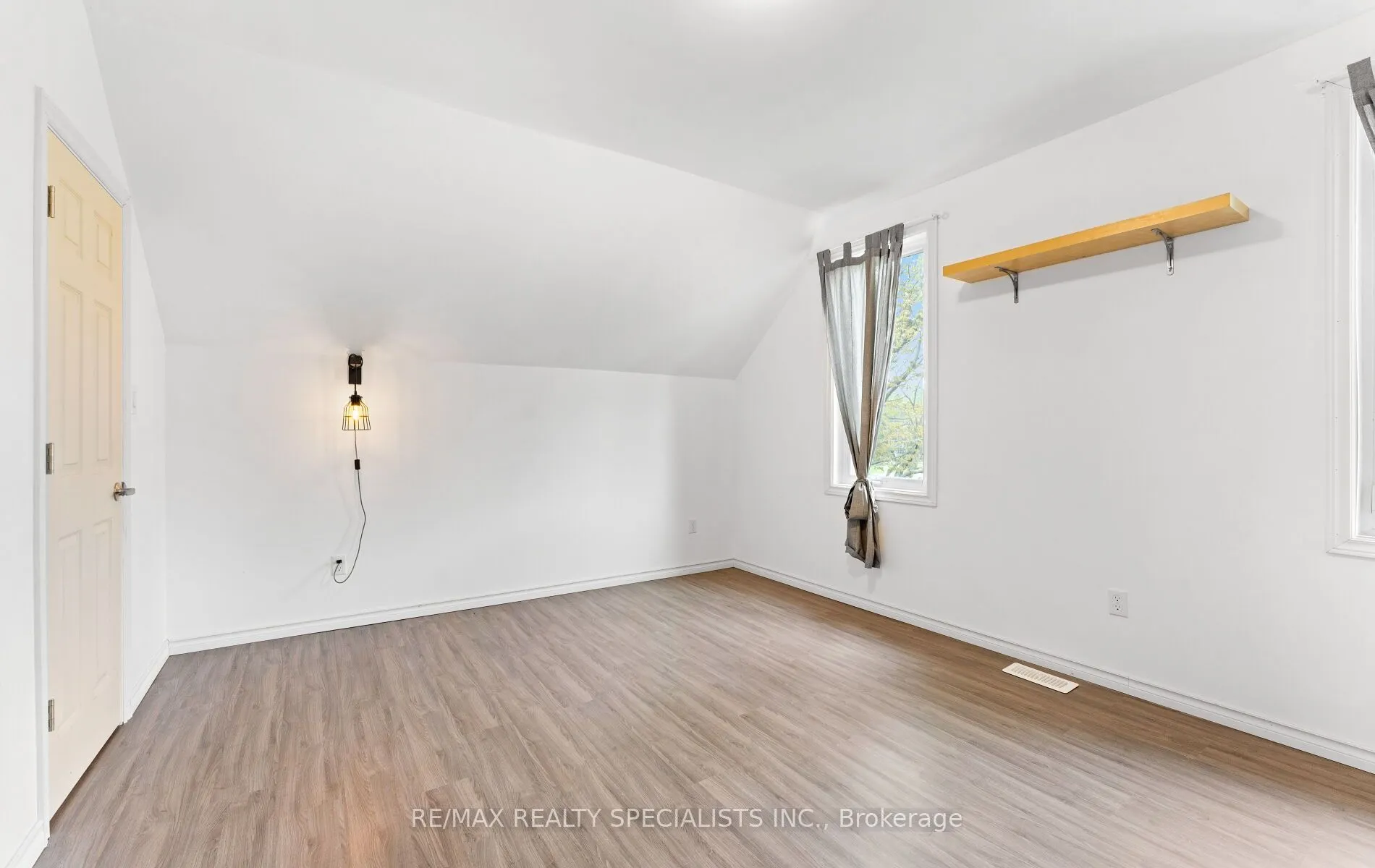 220 Queen Street W