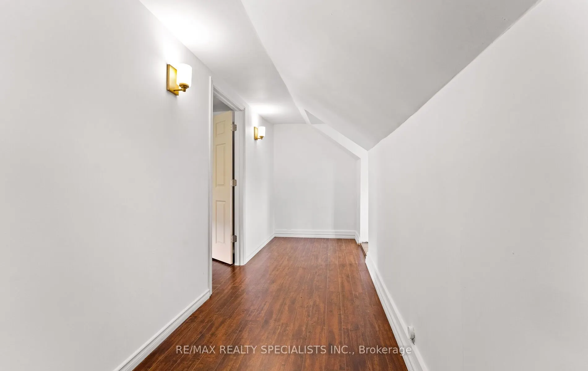 220 Queen Street W