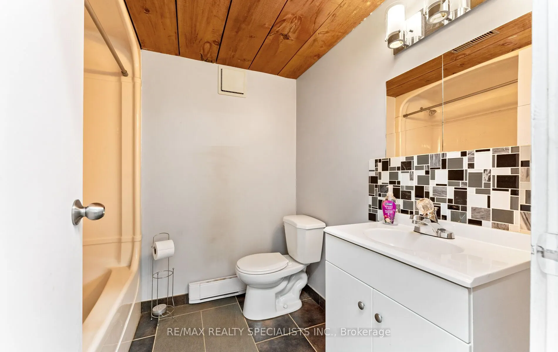 220 Queen Street W