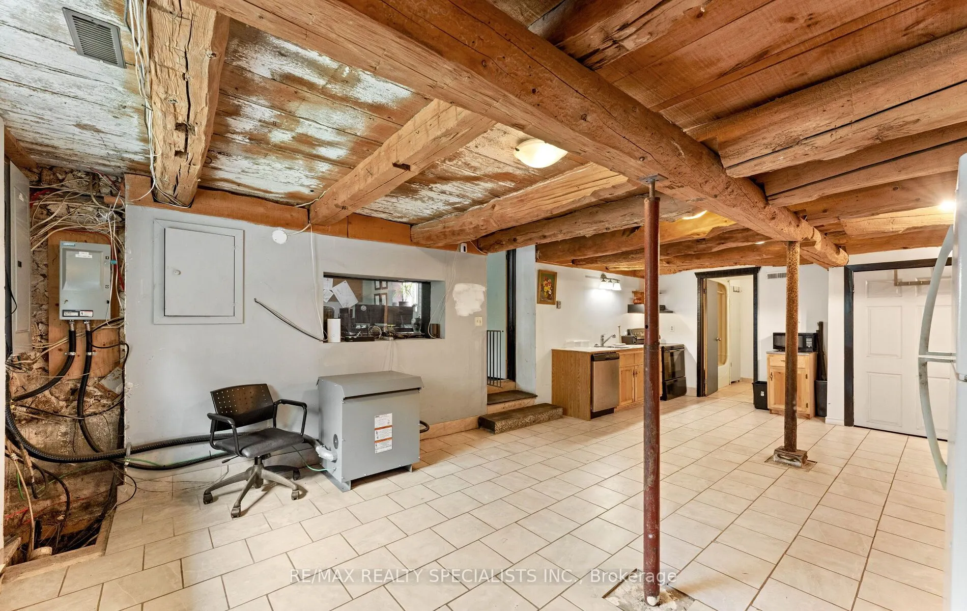 220 Queen Street W