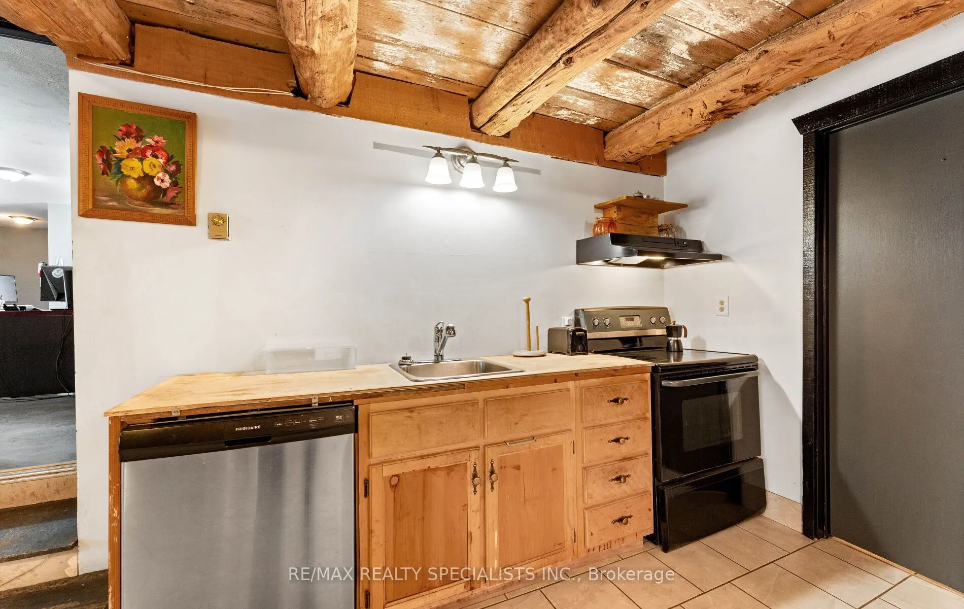 220 Queen Street W