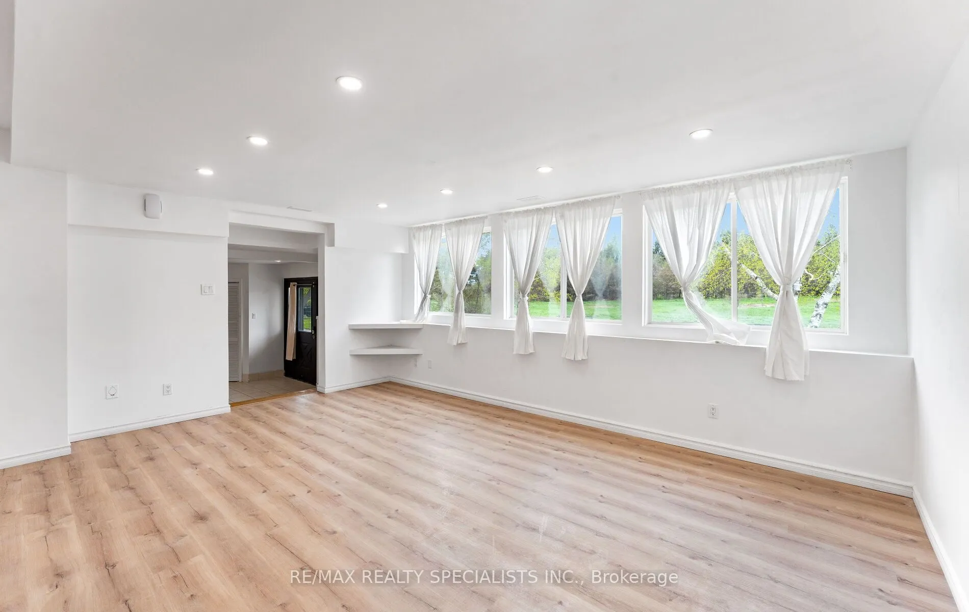 220 Queen Street W