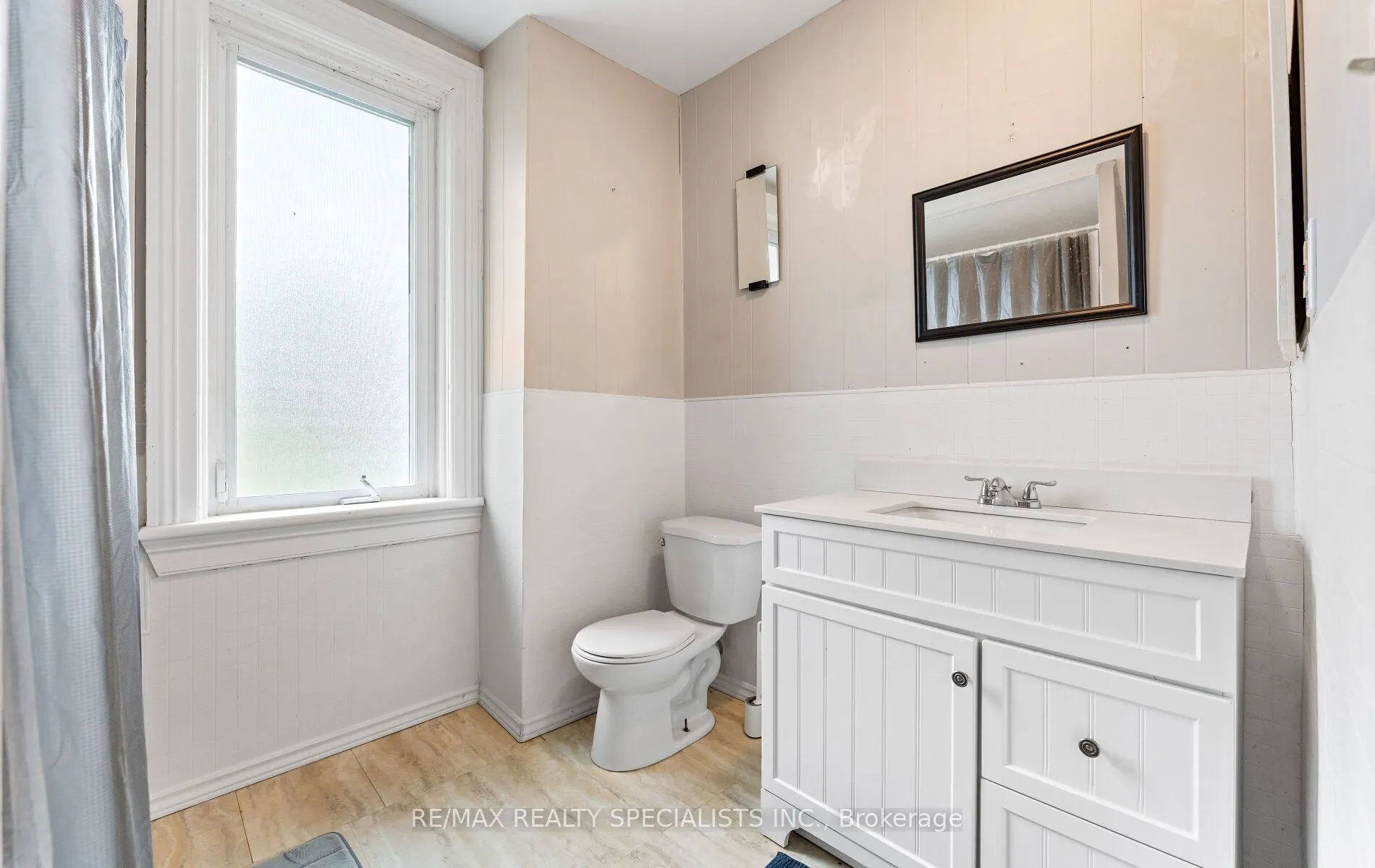 220 Queen Street W