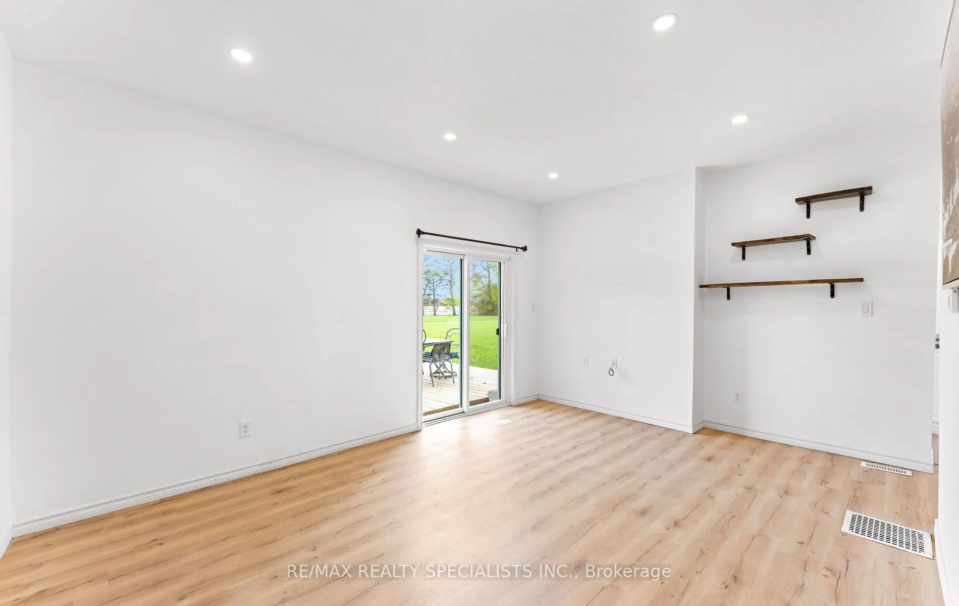 220 Queen Street W