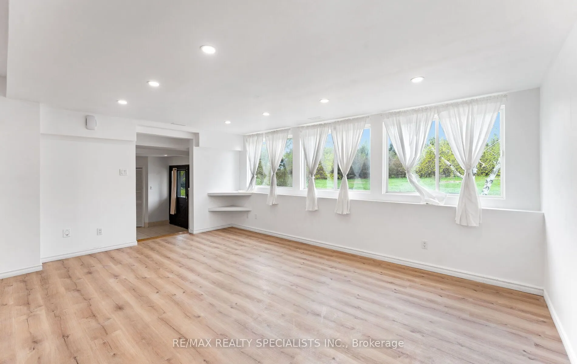 220 Queen Street W